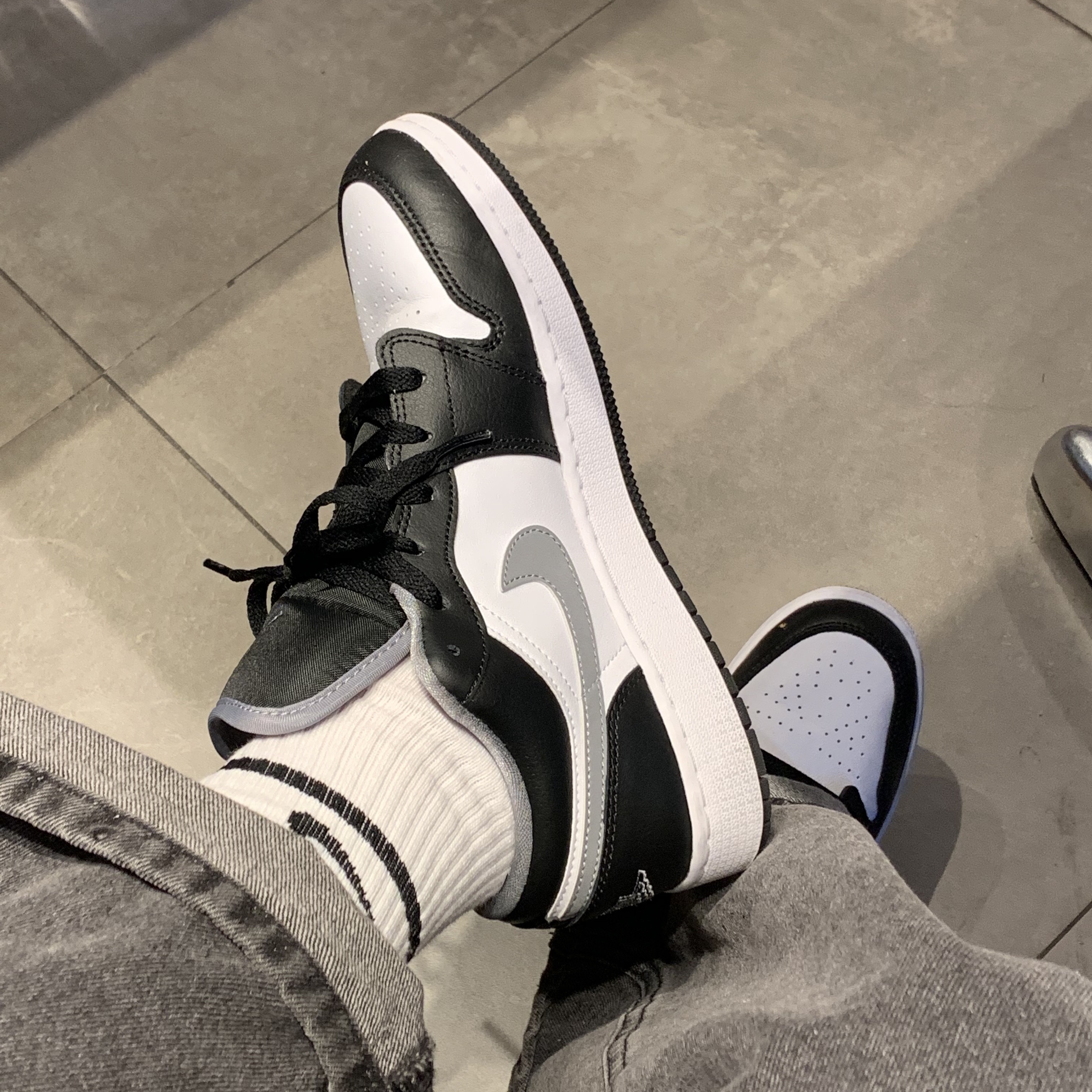 (GS) Jordan 1 Low Black Particle Grey 착용 스타일