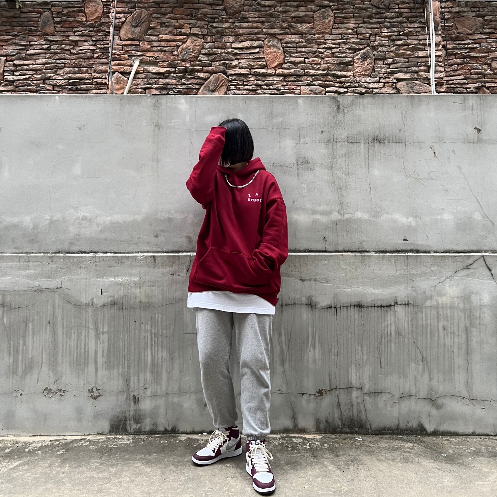 IAB Studio Hoodie Raspberry, (GS) Jordan 1 Retro High OG Bordeaux 착용 스타일