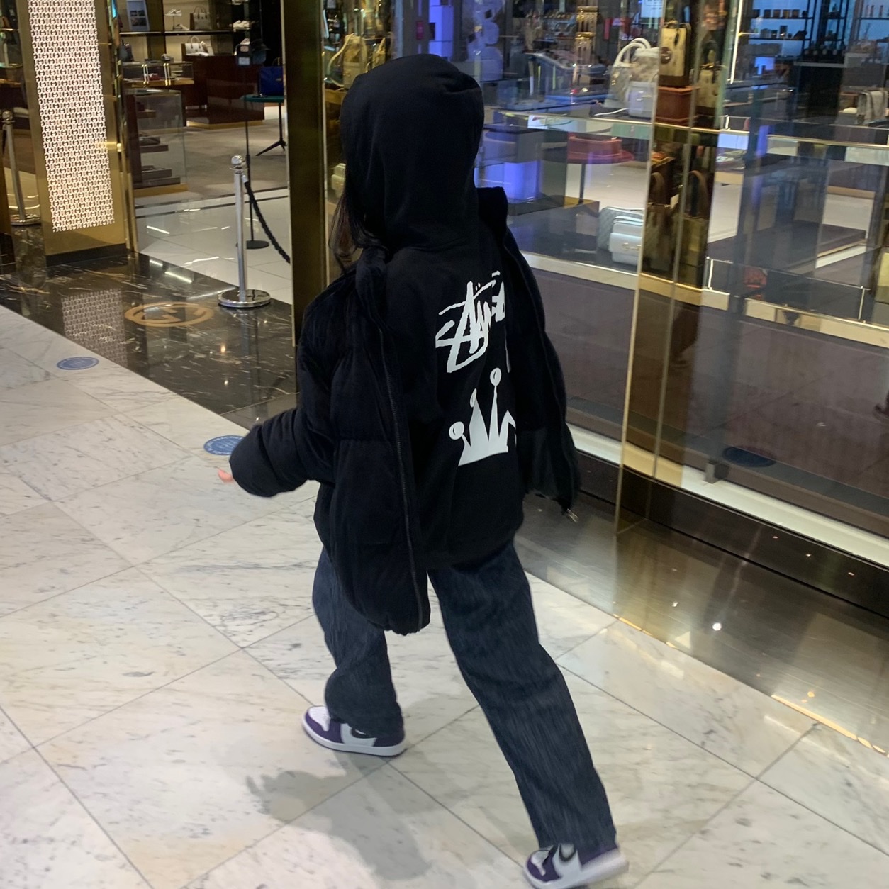 Stussy Stock Crown Hoodie Black, Jordan 1 Retro High OG Court Purple 2020 착용 스타일 - 2
