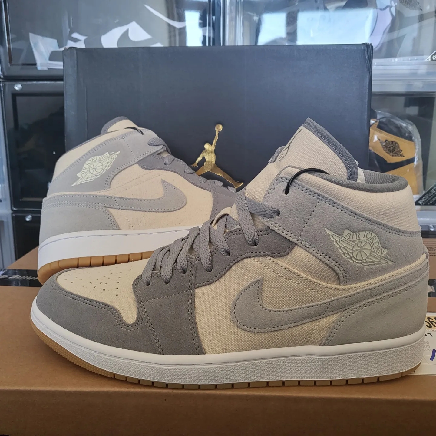 Jordan 1 Mid SE Coconut Milk Particle Grey 착용 스타일 - 2