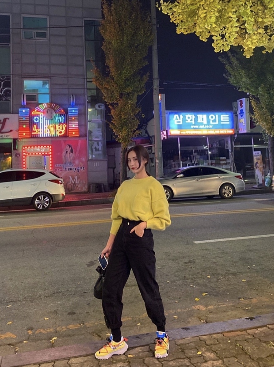(W) Nike x Off-White Vapor Street Tour Yellow 착용 스타일 - 2