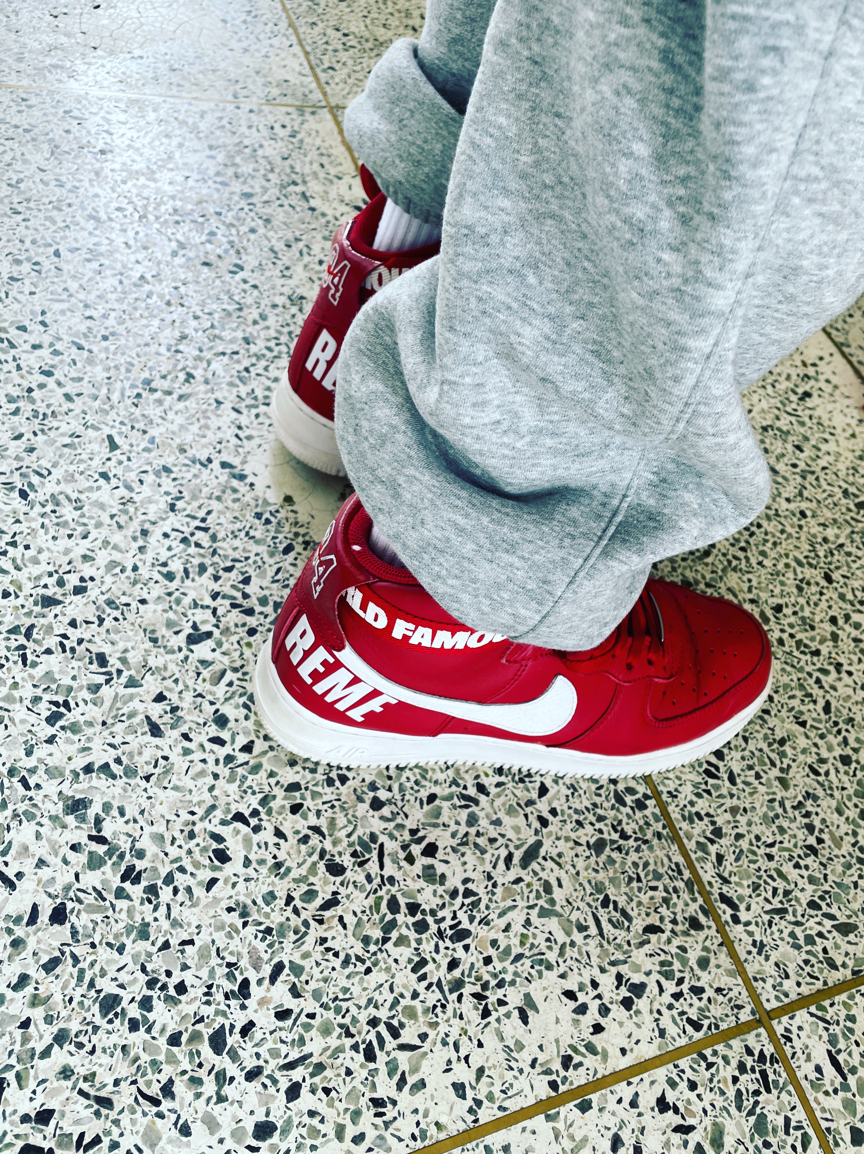 Nike x Supreme Air Force 1 High World Famous Red 착용 스타일