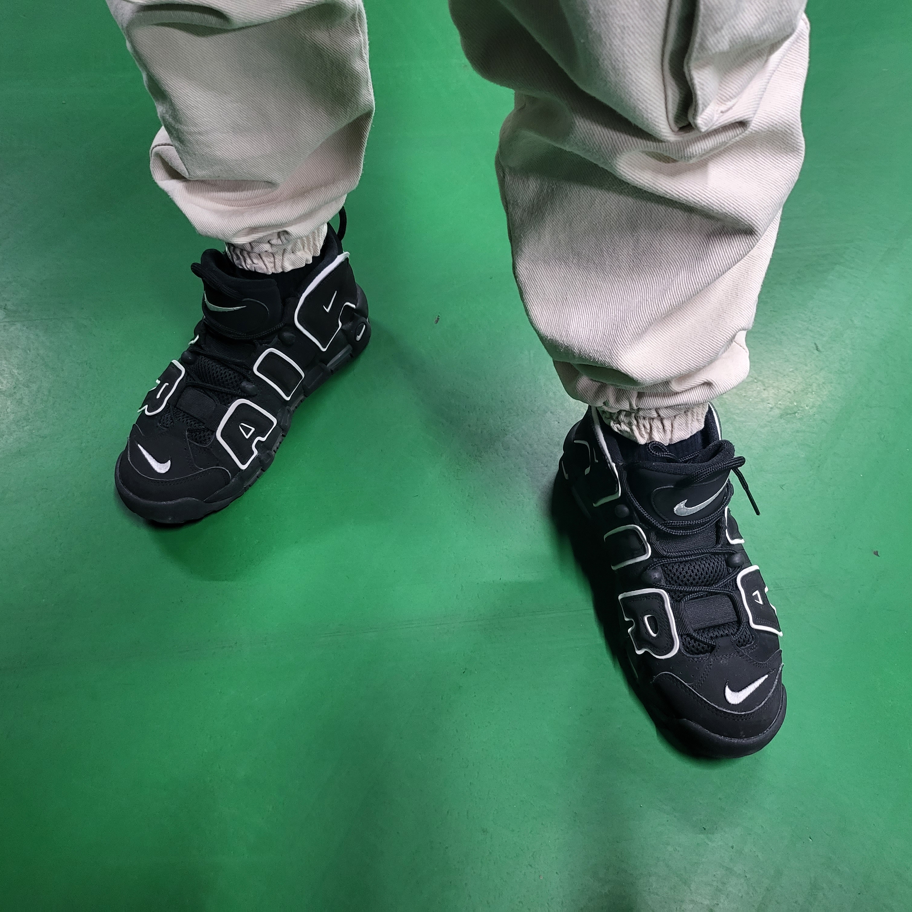 Nike Air More Uptempo Black White 2016 착용 스타일