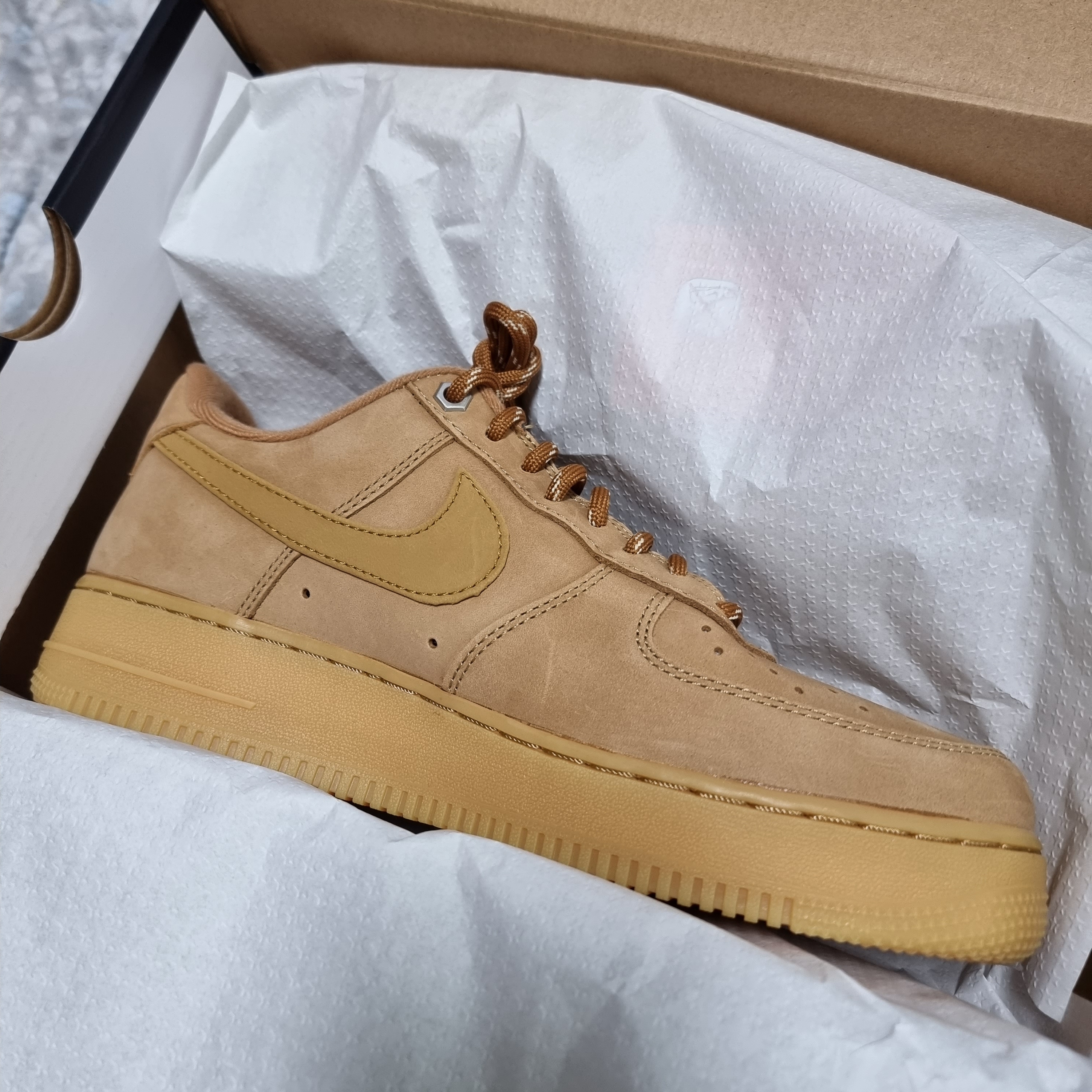 Nike Air Force 1 '07 WB Flax 착용 스타일