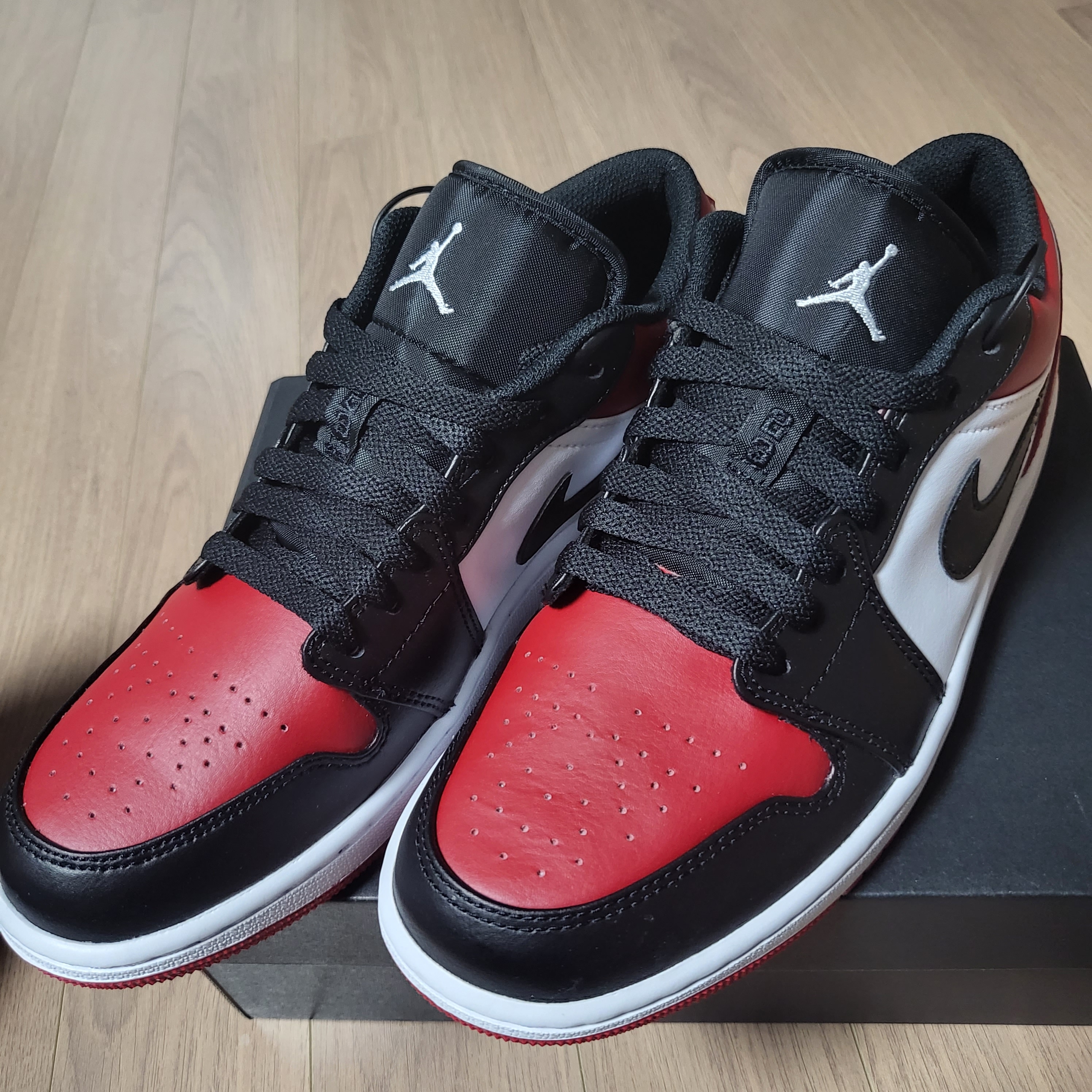Jordan 1 Low Bred Toe 착용 스타일 - 2