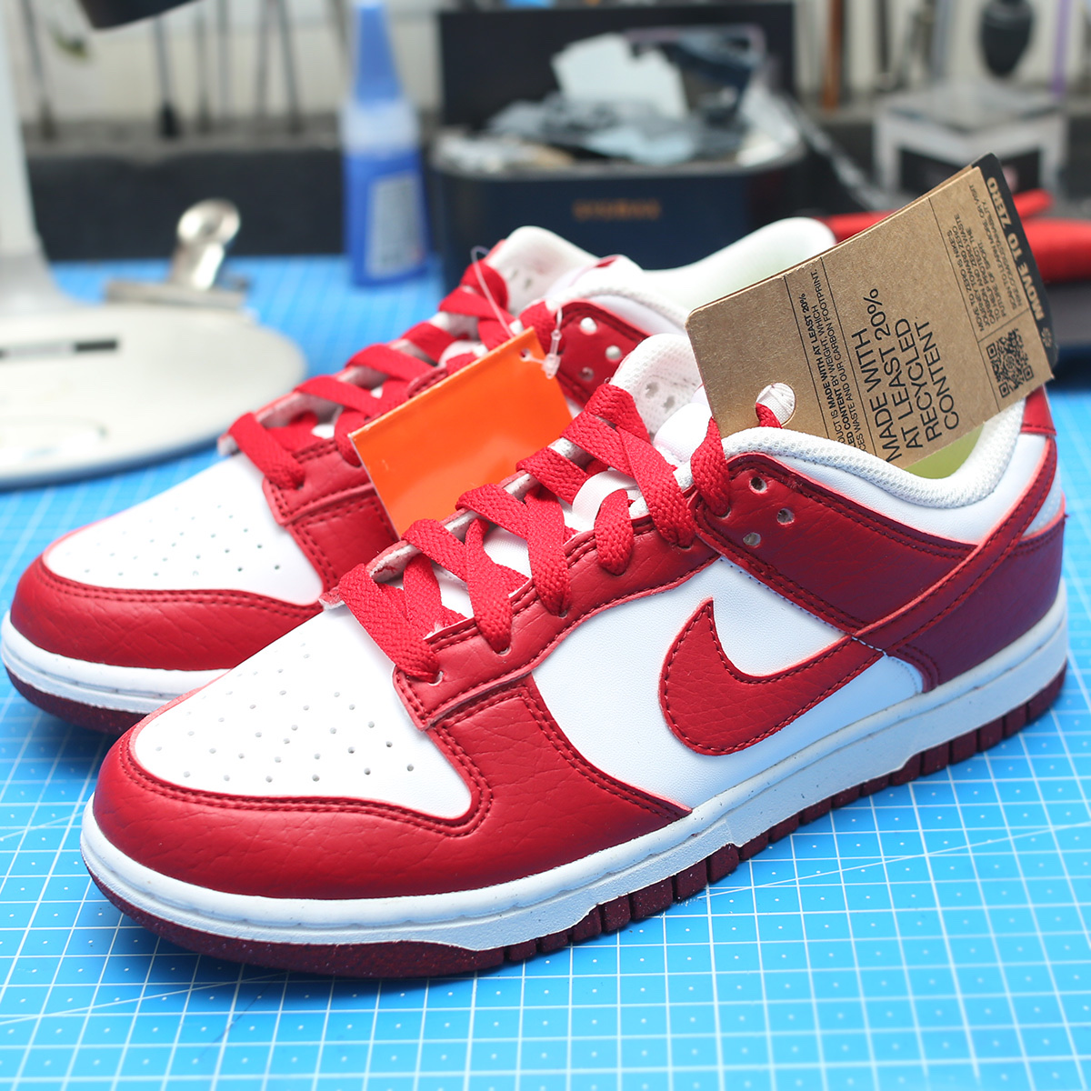 (W) Nike Dunk Low Next Nature Gym Red 착용 스타일 - 2