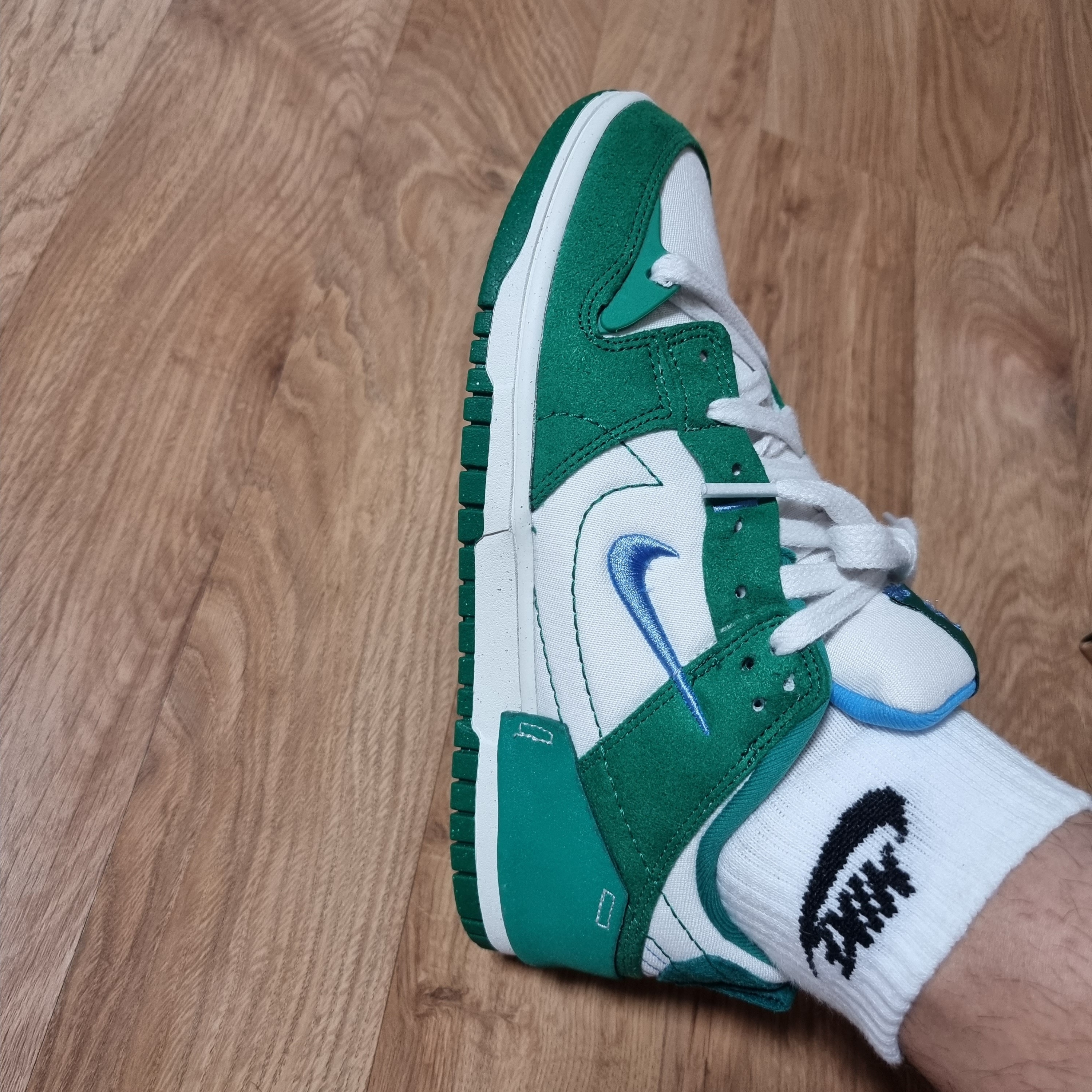 Jordan 1 Zoom Air CMFT Pumpkin Spice, (W) Nike Dunk Low Disrupt 2 Phantom University Blue 착용 스타일 - 2