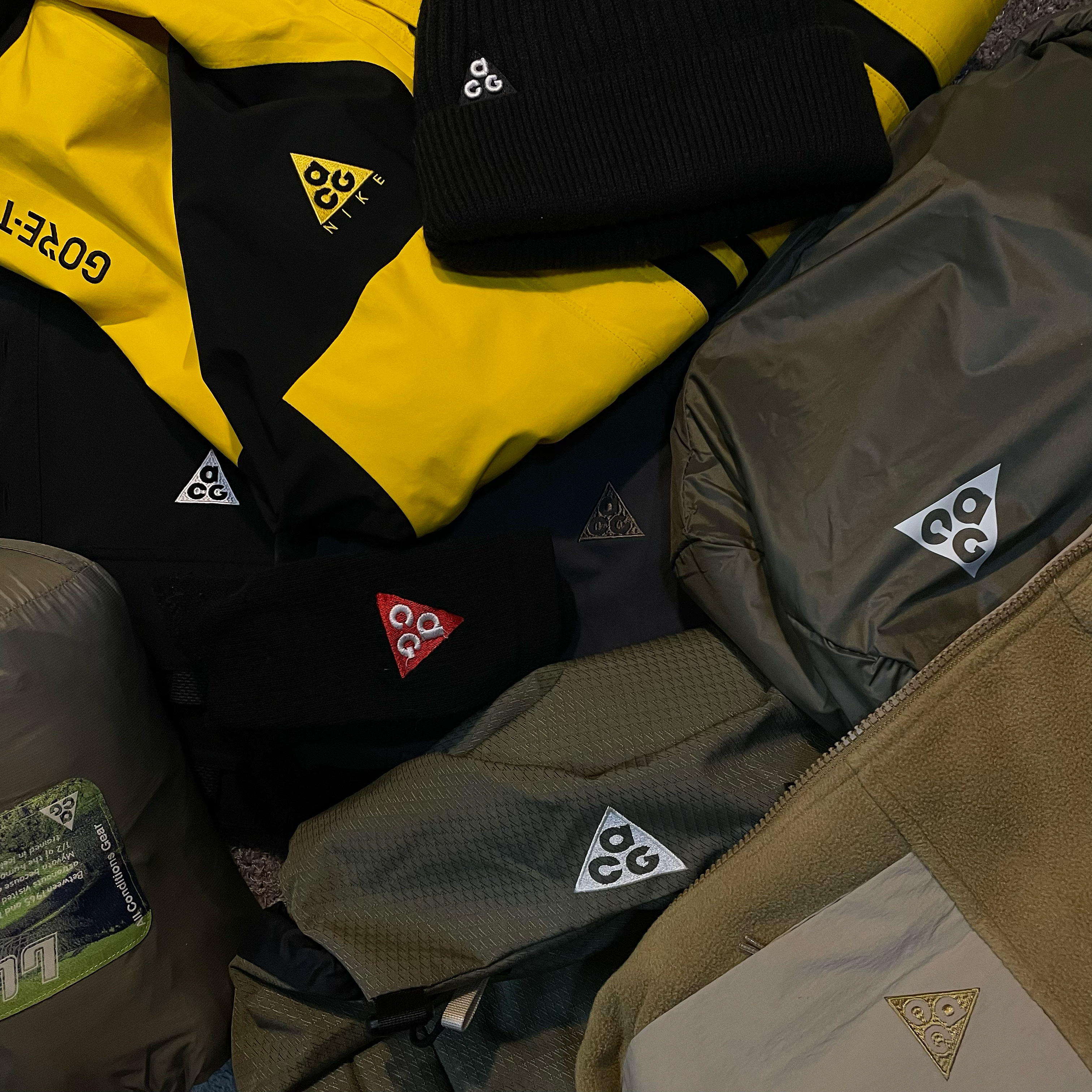 Nike ACG Therma-Fit ADV Lunar Lake Puffer Vest Black - Asia, Nike ACG 36 Backpack Medium Olive 착용 스타일
