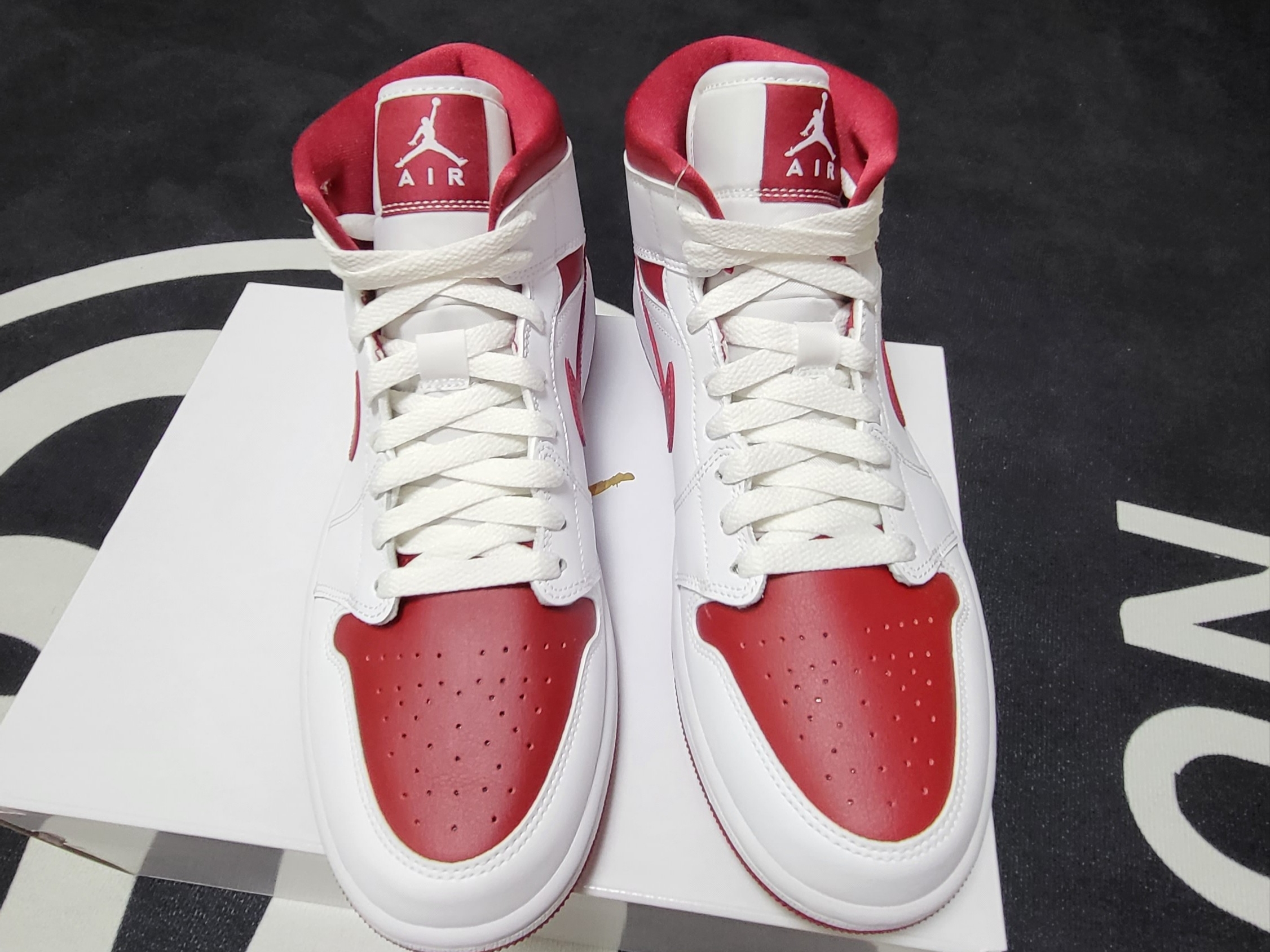 (W) Jordan 1 Mid Championship Red 착용 스타일 - 4