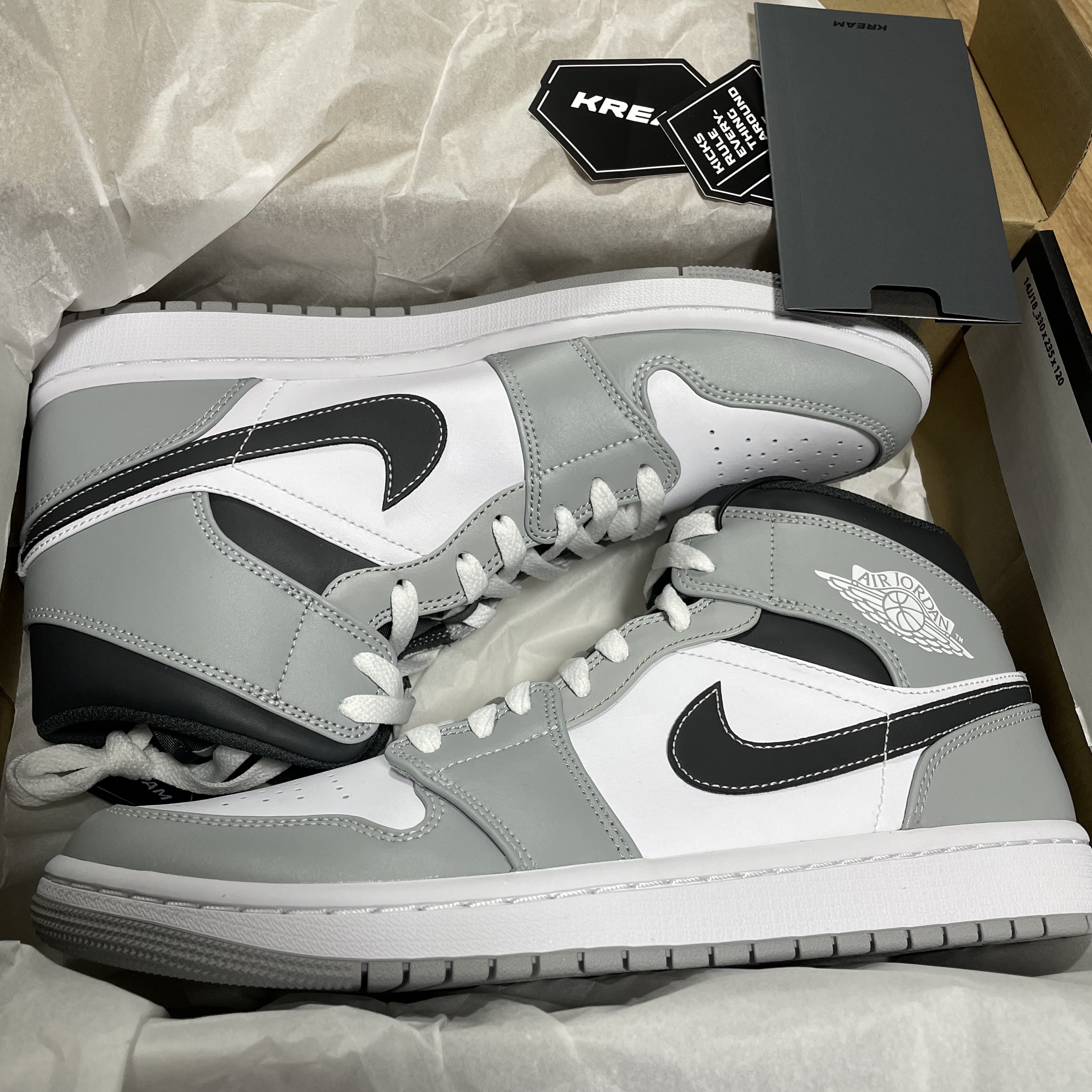 Jordan 1 Mid Light Smoke Grey Anthracite 착용 스타일 - 1