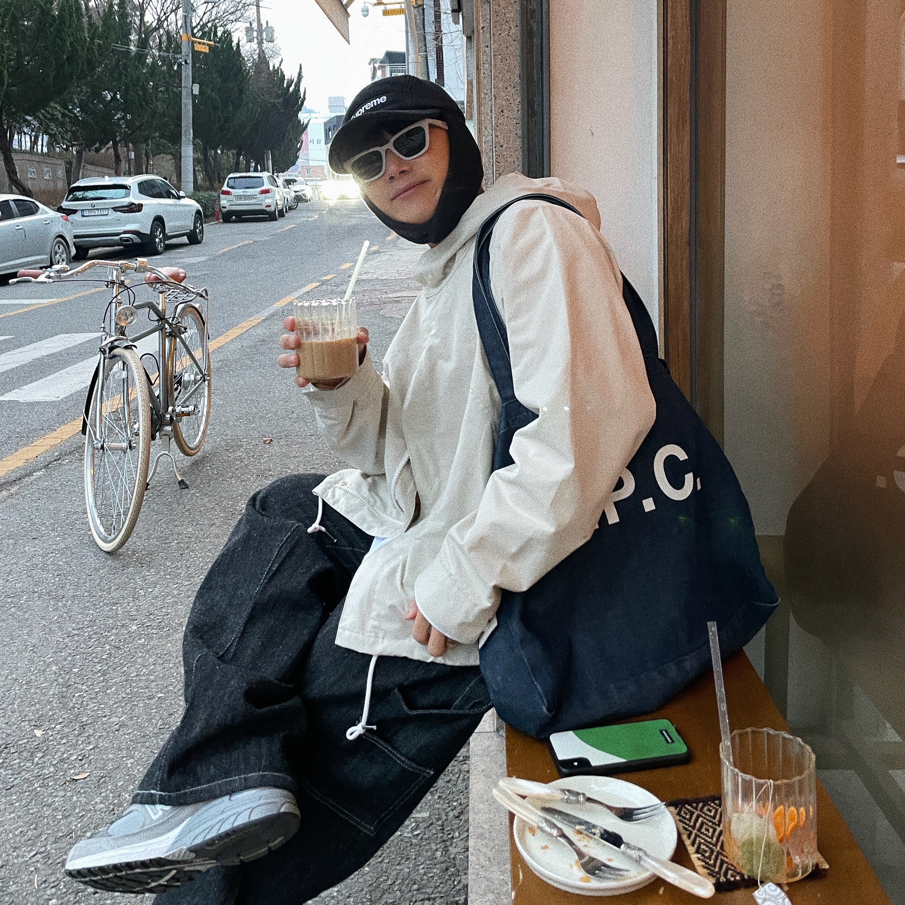 Supreme Polartec Earflap Camp Cap Black - 21FW, New Balance 993 Made in USA Grey - D Standard 착용 스타일 - 1