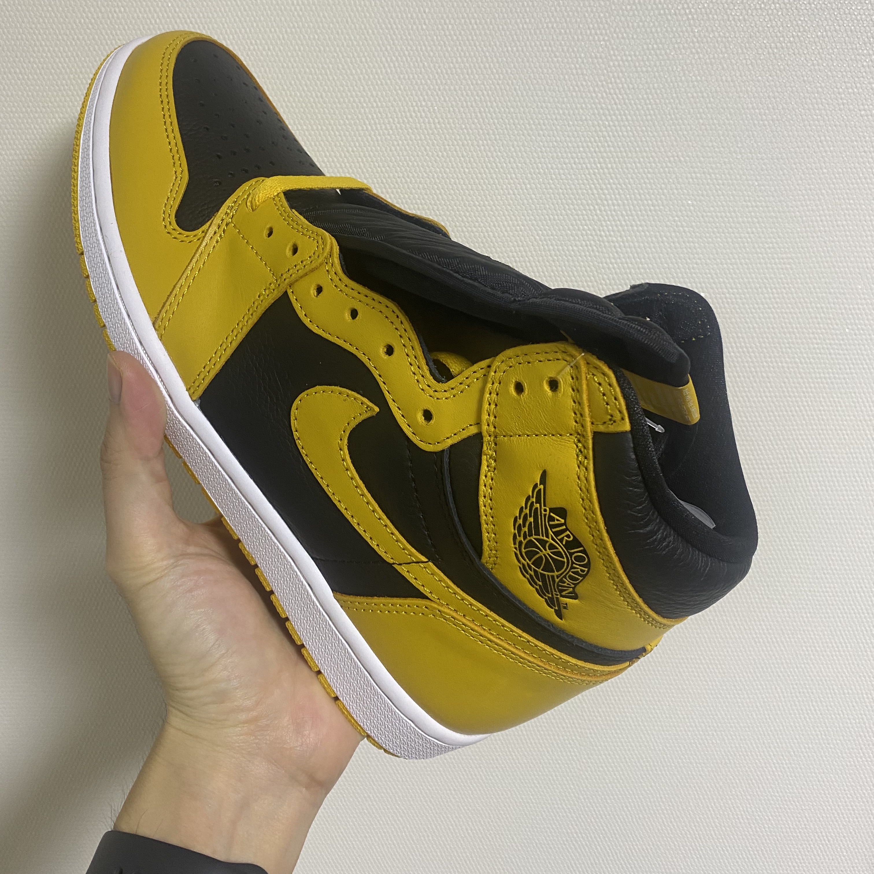 Jordan 1 Retro High OG Pollen 착용 스타일