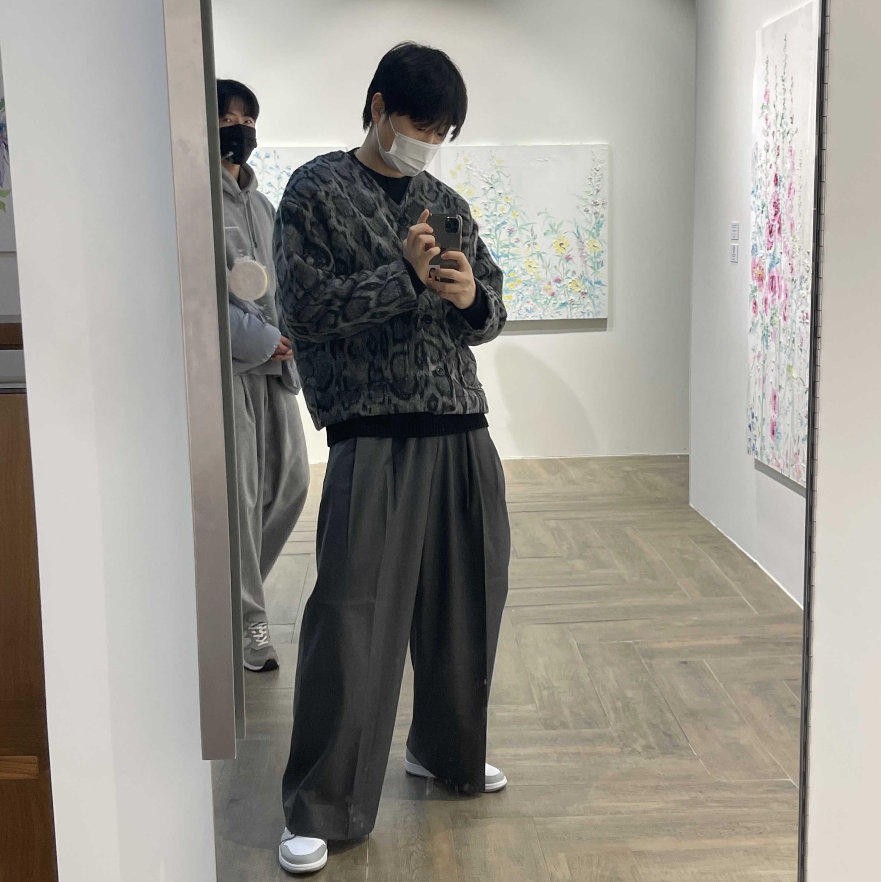 Jordan 1 Mid Light Smoke Grey 착용 스타일