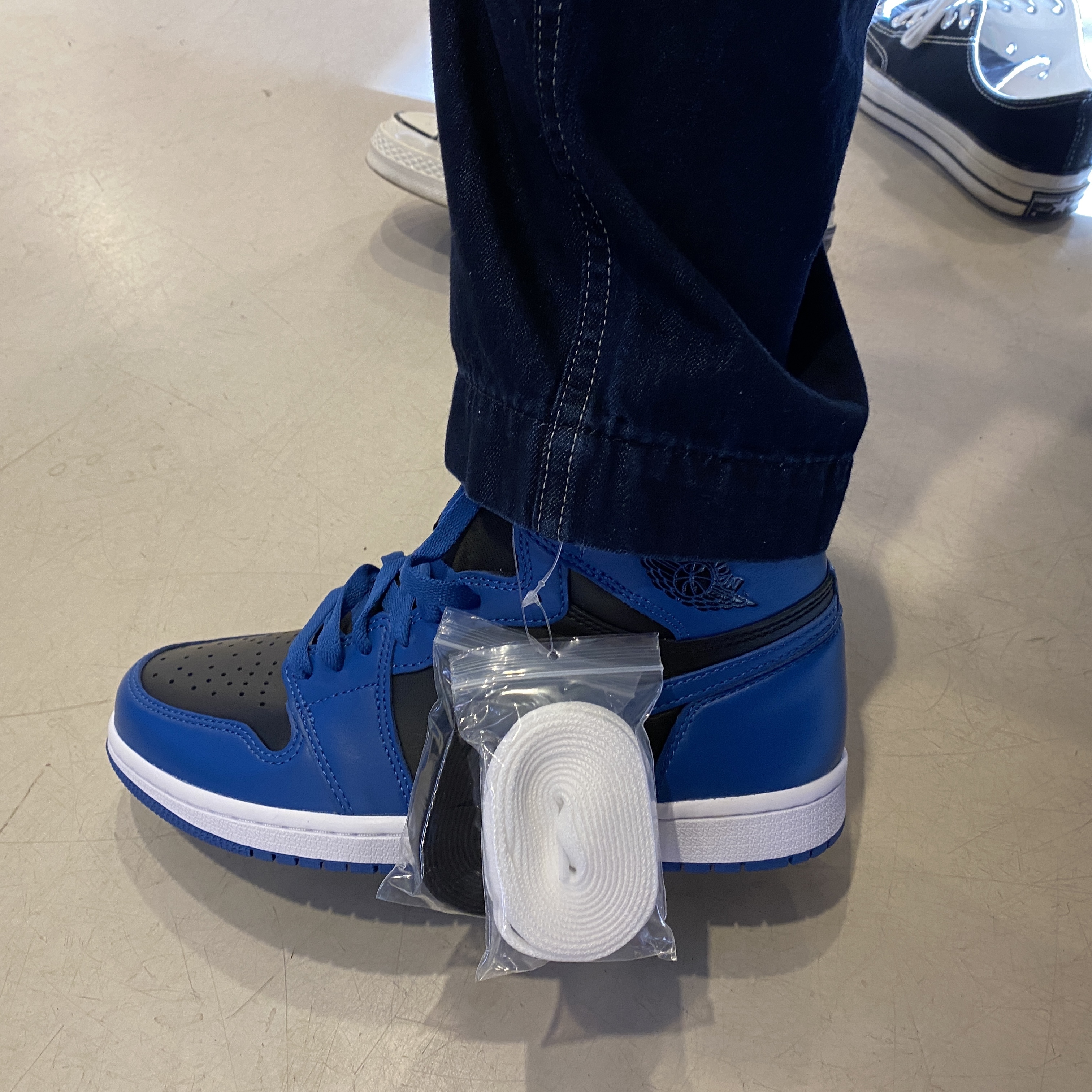 Jordan 1 Retro High OG Dark Marina Blue 착용 스타일 - 1