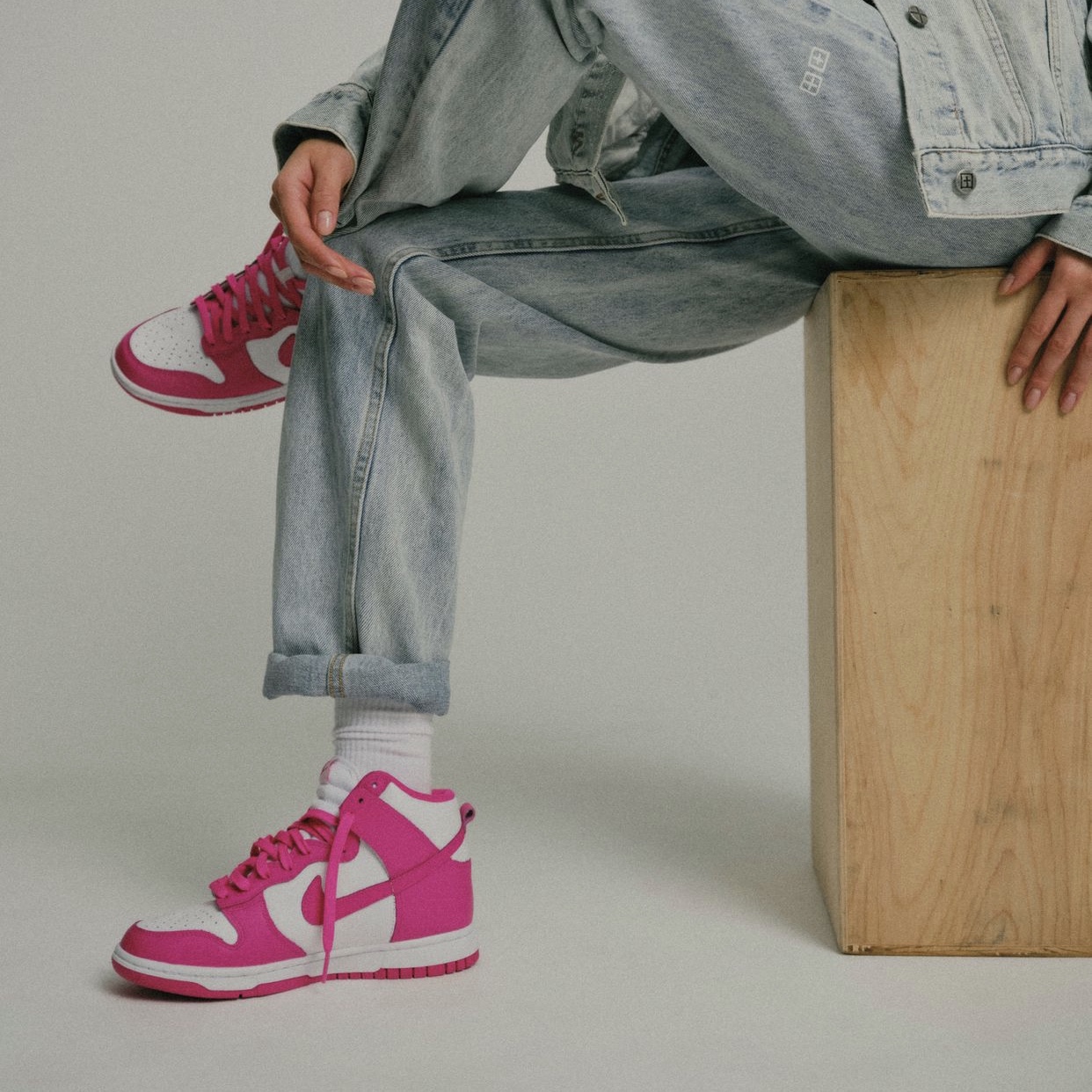 (W) Nike Dunk High Pink Prime 착용 스타일 - 1