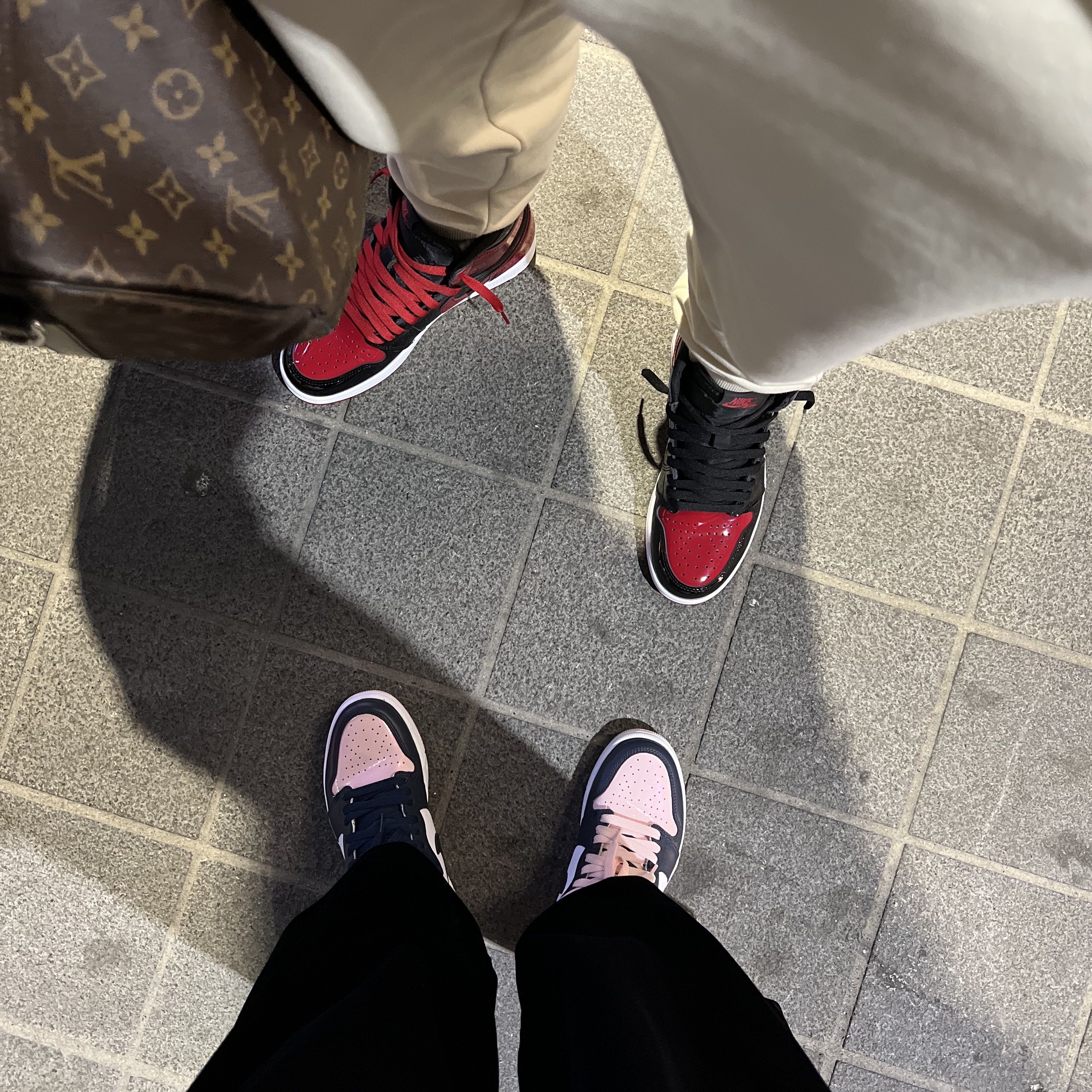 Jordan 1 Retro High OG Patent Bred, (W) Jordan 1 Retro High OG Atmosphere 착용 스타일 - 1