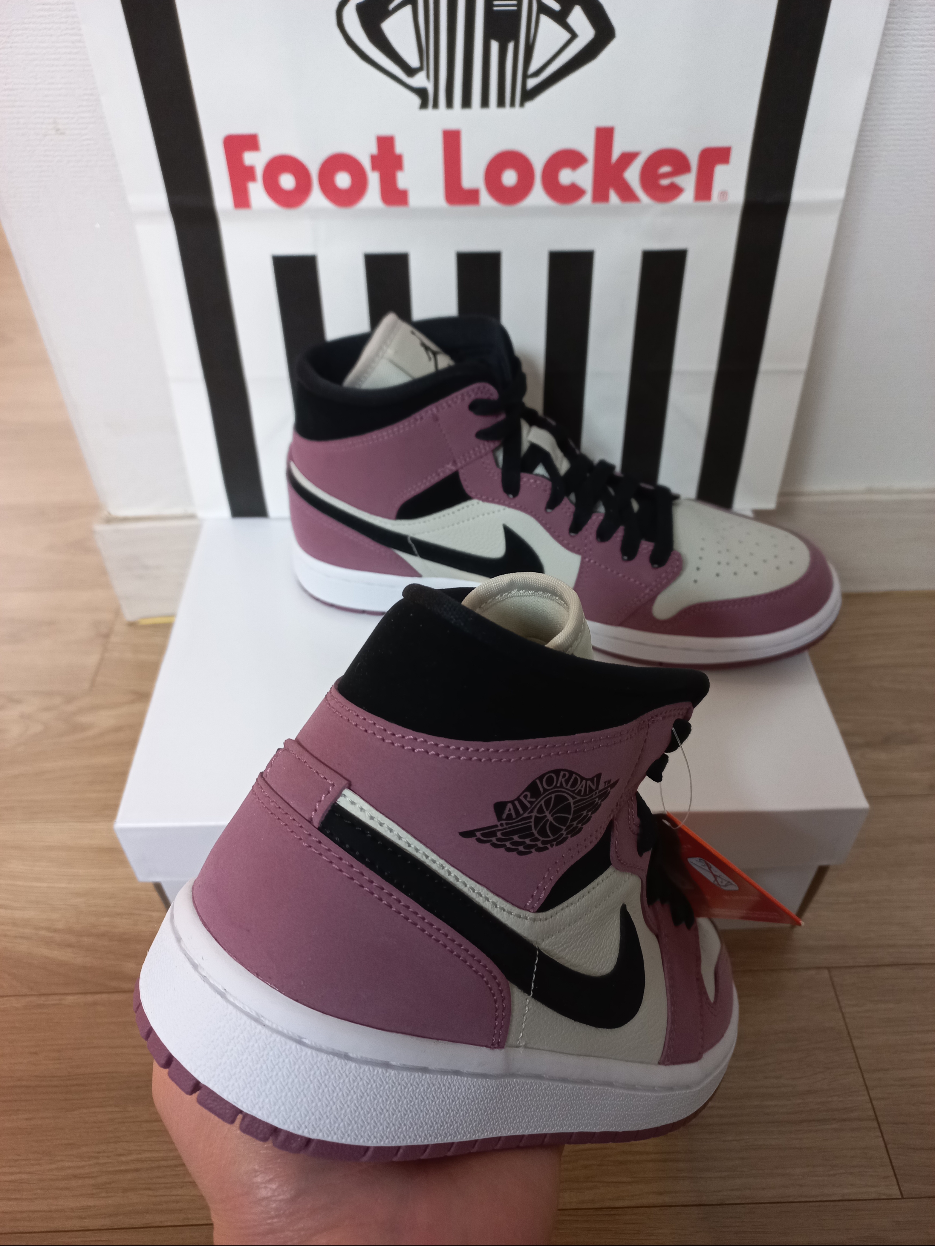 (W) Jordan 1 Mid SE Light Mulberry 착용 스타일 - 2