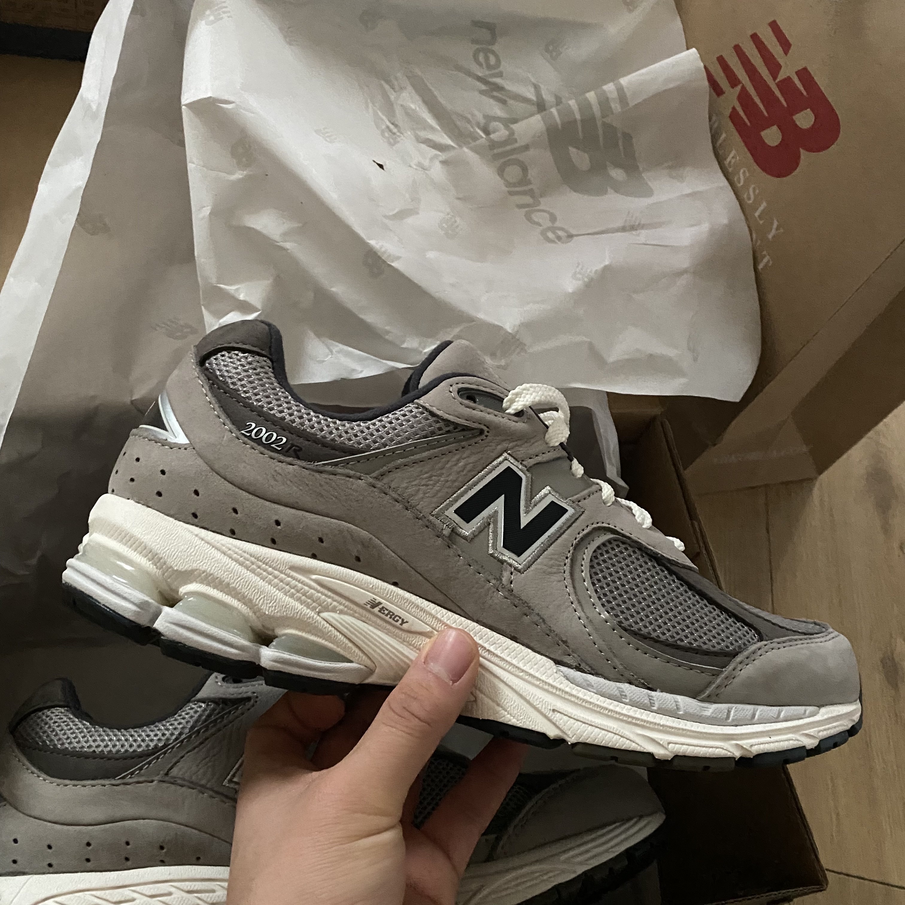 New Balance 2002 Warm Alpaca 착용 스타일