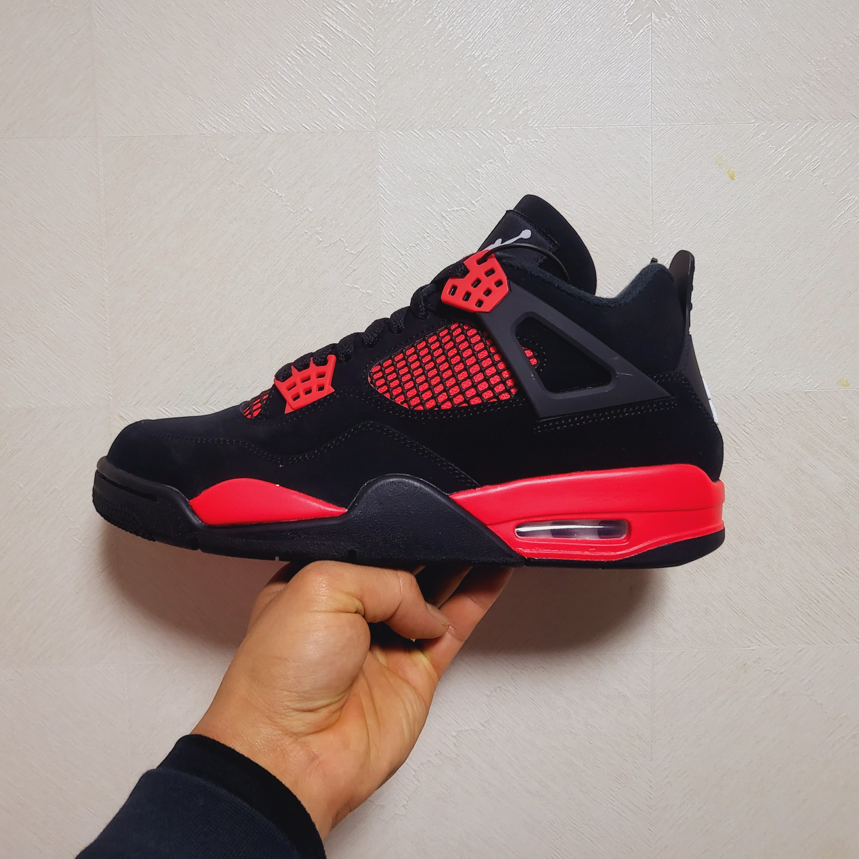 Jordan 4 Retro Crimson 착용 스타일 - 3