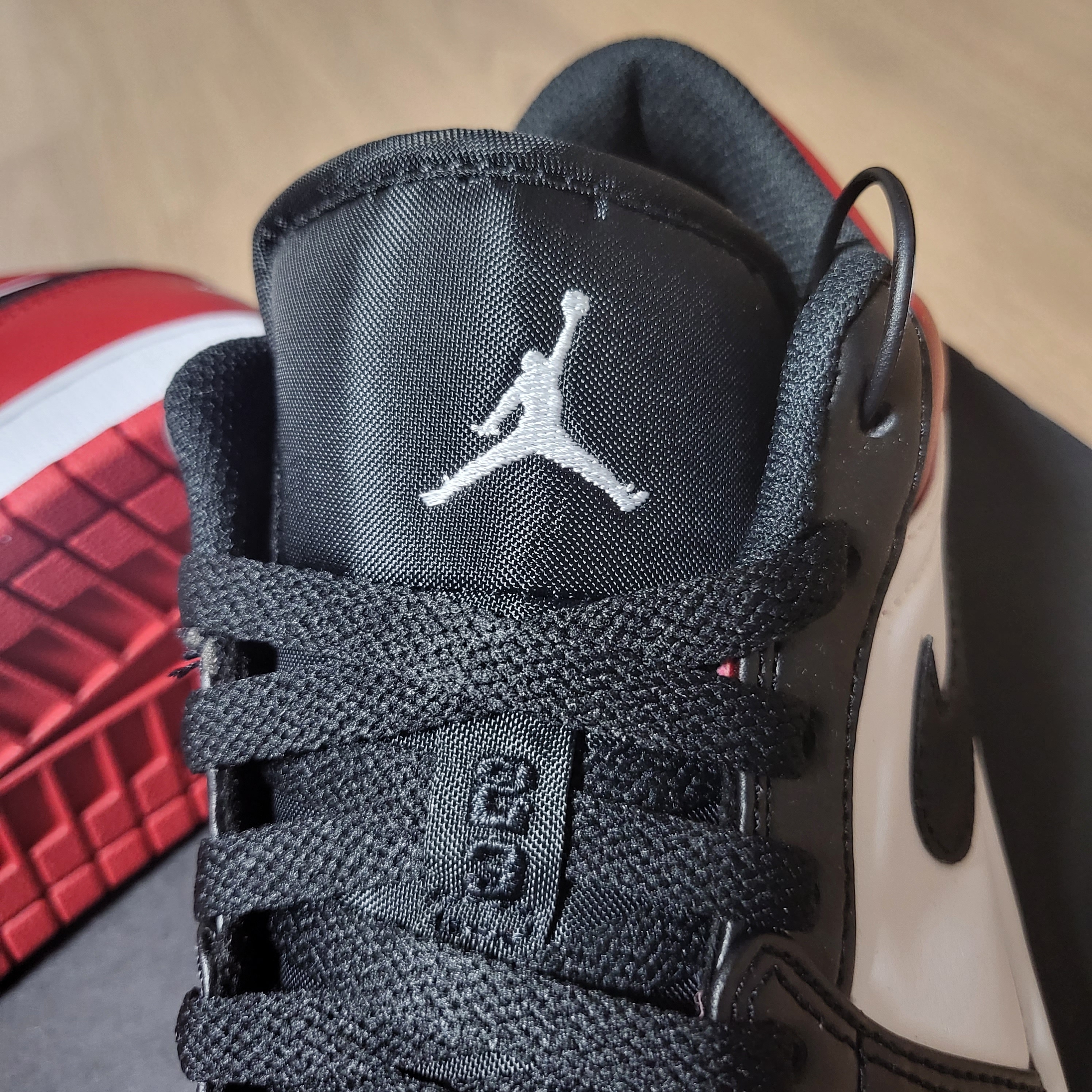 Jordan 1 Low Bred Toe 착용 스타일 - 3