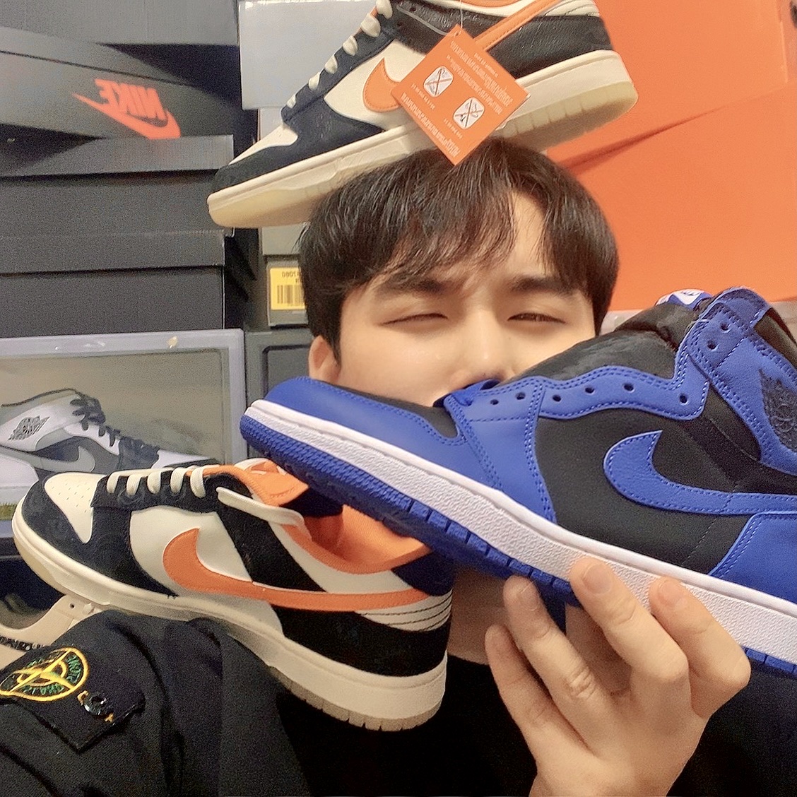 Nike Dunk Low Retro PRM Halloween, Jordan 1 Retro High OG Dark Marina Blue 착용 스타일 - 2