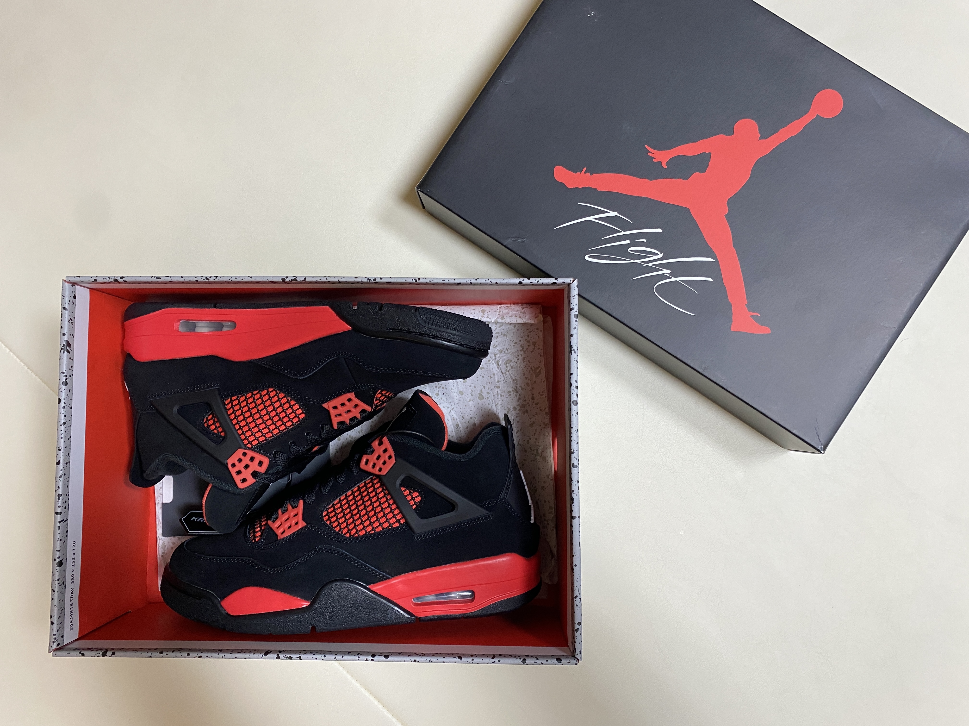 Jordan 4 Retro Crimson 착용 스타일