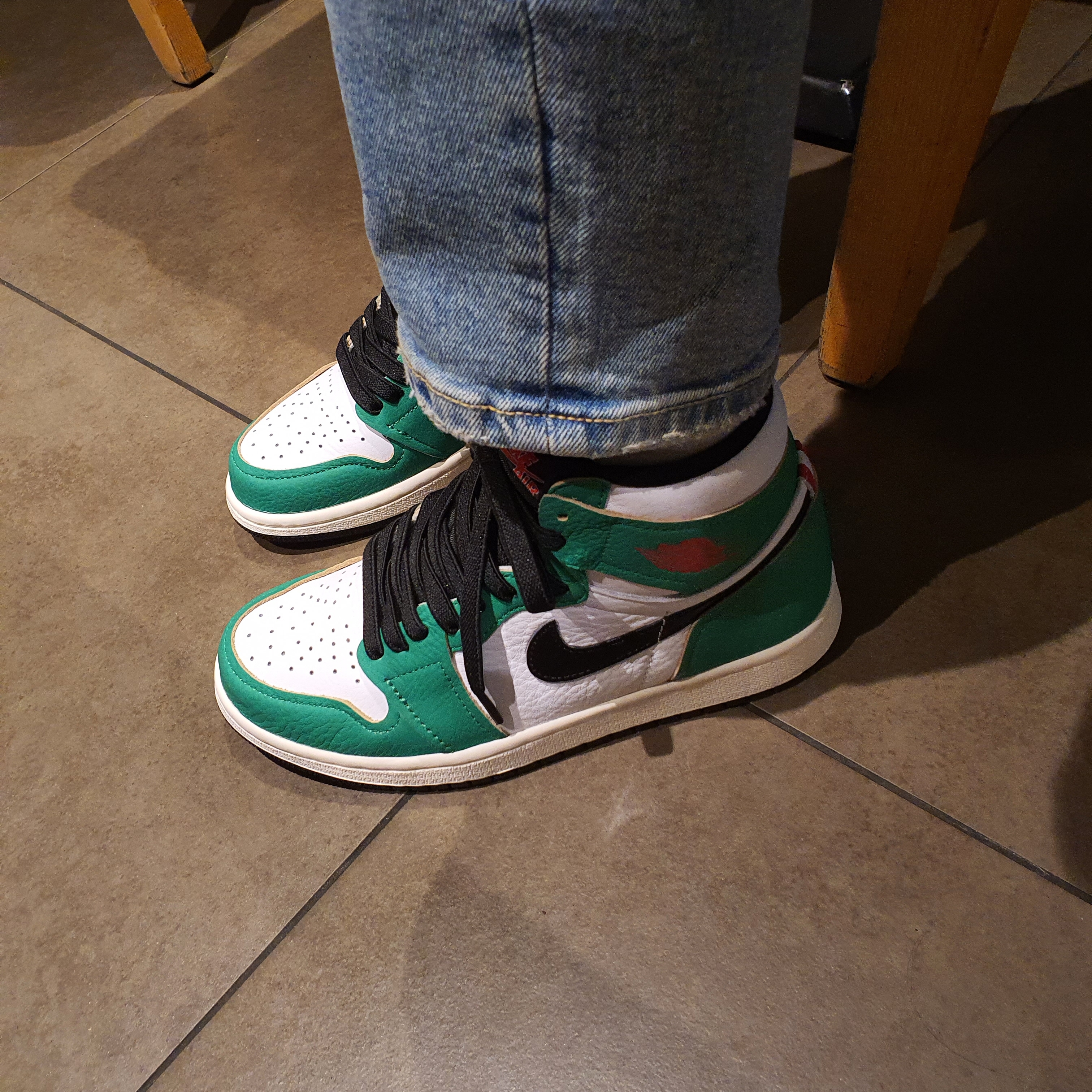 (W) Jordan 1 Retro High OG Lucky Green 착용 스타일 - 2
