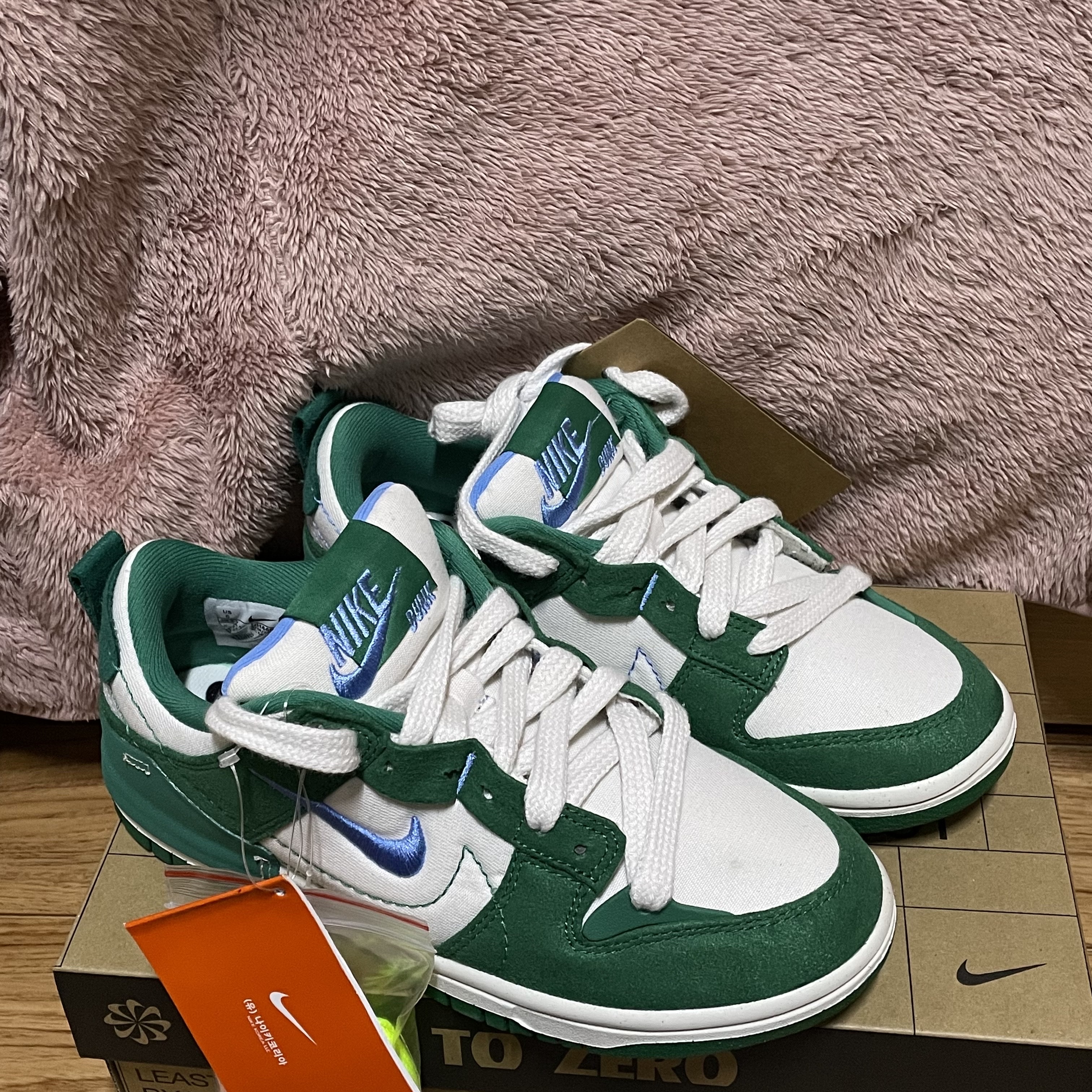 (W) Nike Dunk Low Disrupt 2 Phantom University Blue 착용 스타일 - 2