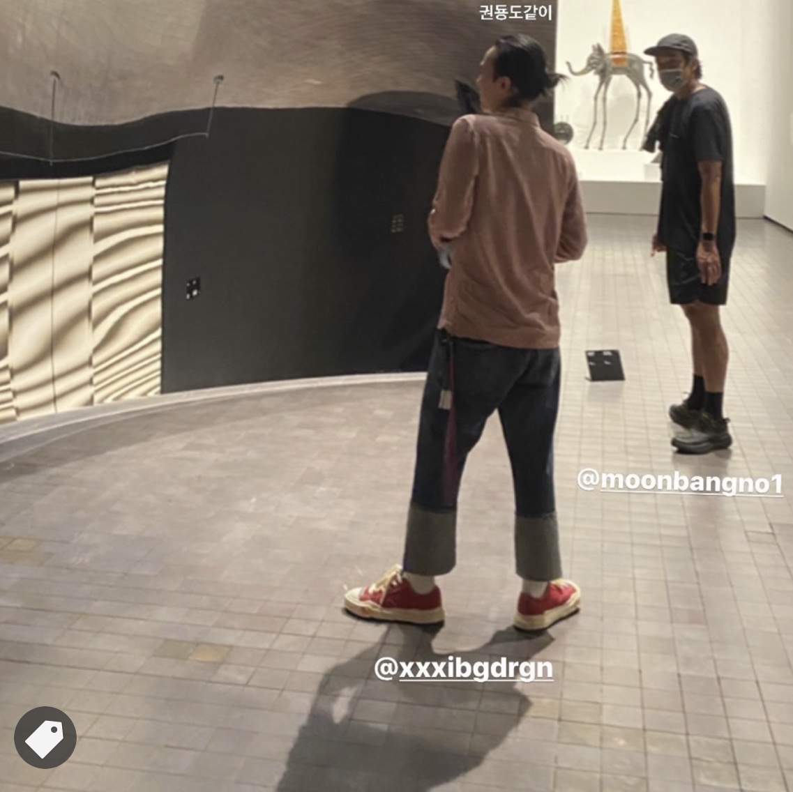 Maison Mihara Yasuhiro Peterson OG Sole OD Canvas Low-top Sneakers Red, Maison Mihara Yasuhiro x Nigel Cabourn Low Cut Sneakers Army Green 착용 스타일 - 4