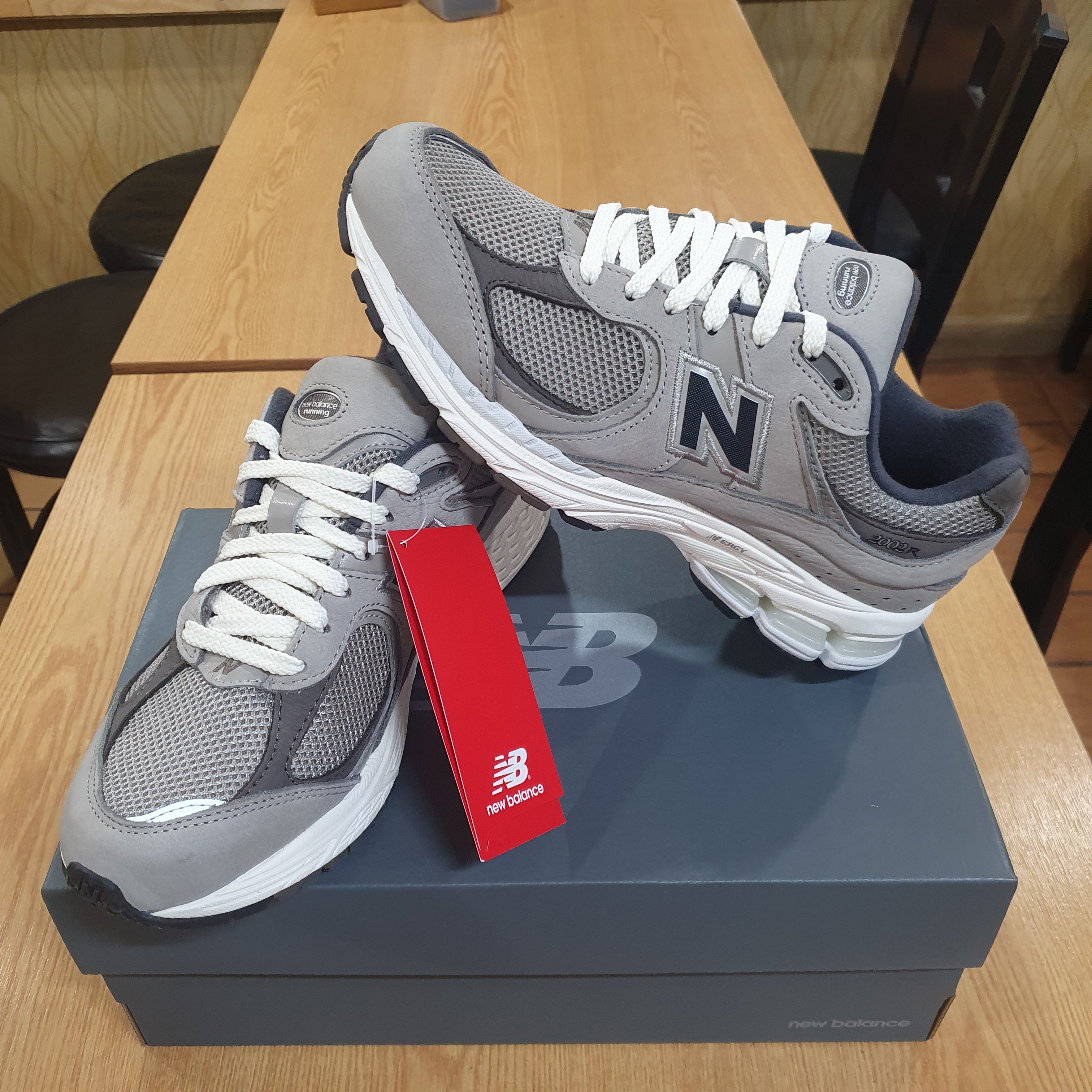 New Balance 2002 Warm Alpaca 착용 스타일 - 1