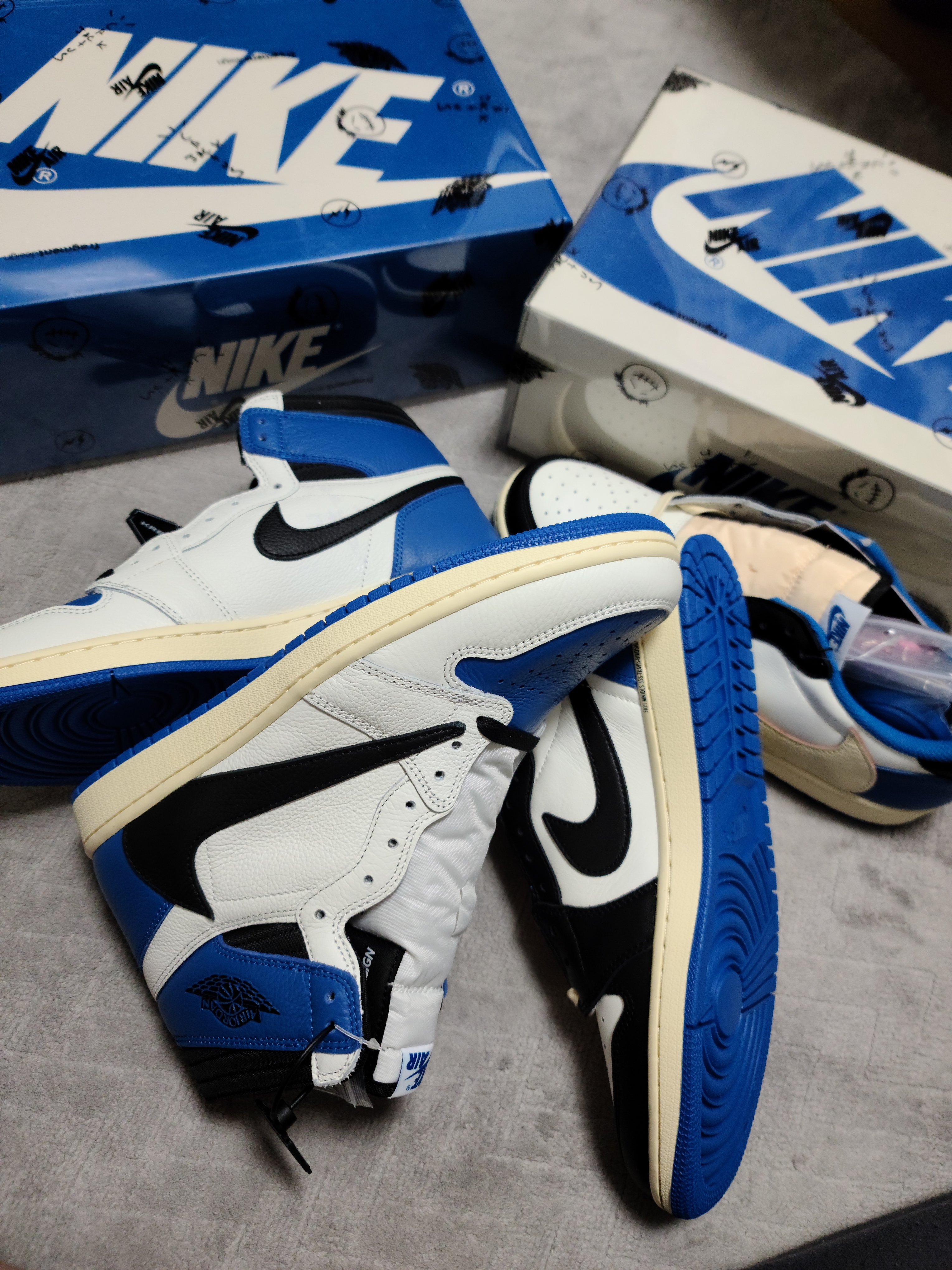 Jordan 1 x Travis Scott x Fragment Retro High OG SP Military Blue, Jordan 1 x Travis Scott x Fragment Retro Low OG SP Military Blue 착용 스타일 - 2