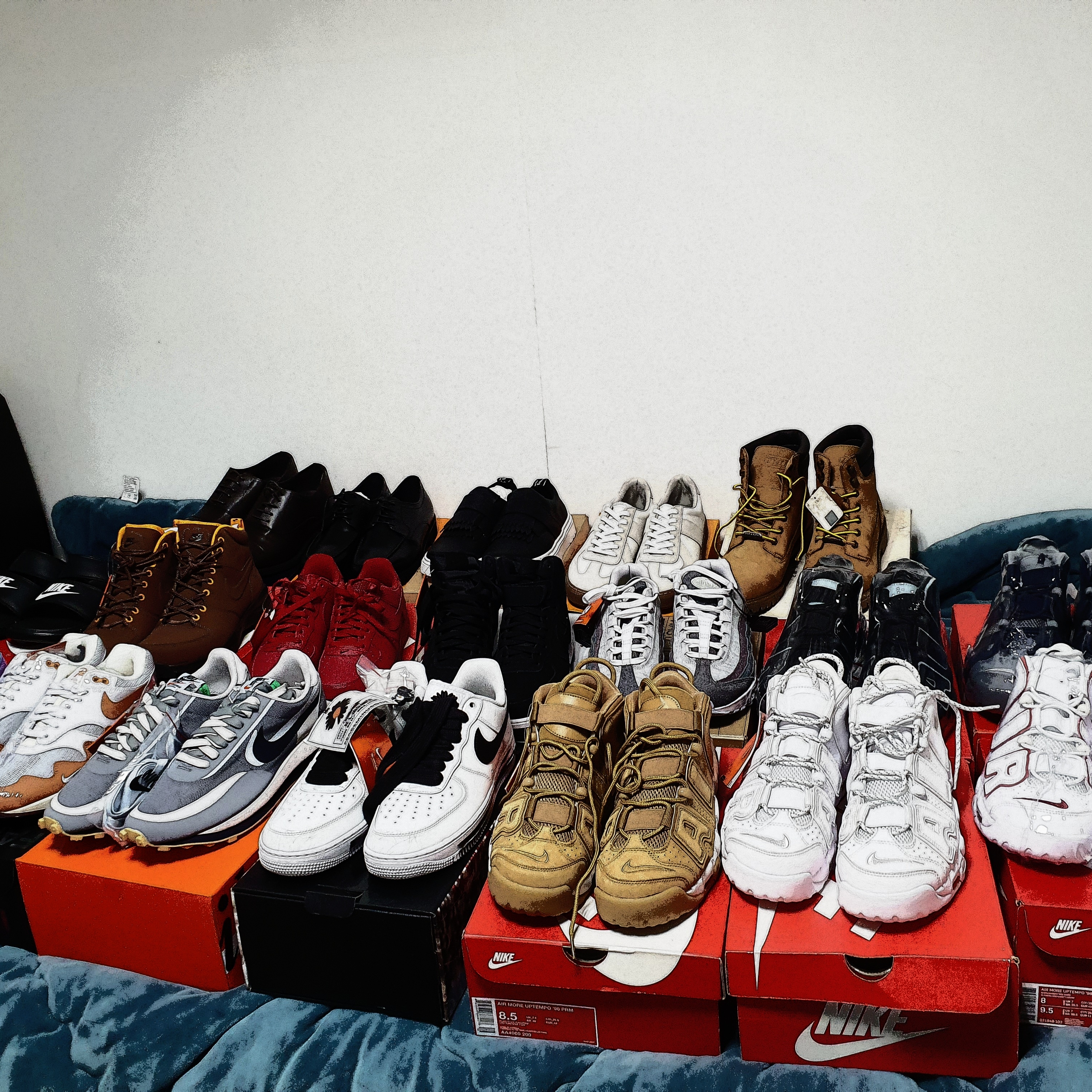 Nike Air More Uptempo Flax 착용 스타일