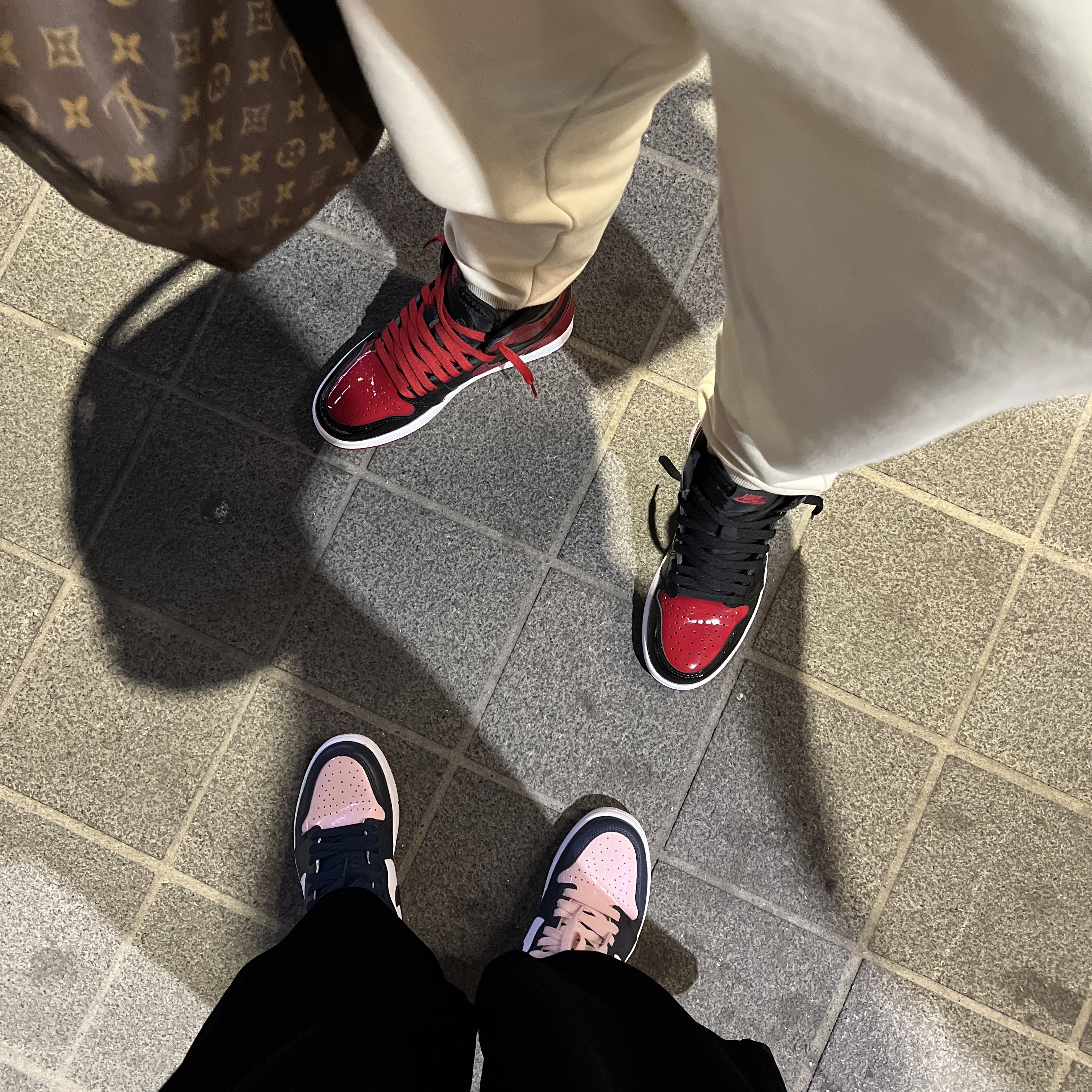 Jordan 1 Retro High OG Patent Bred, (W) Jordan 1 Retro High OG Atmosphere 착용 스타일 - 2