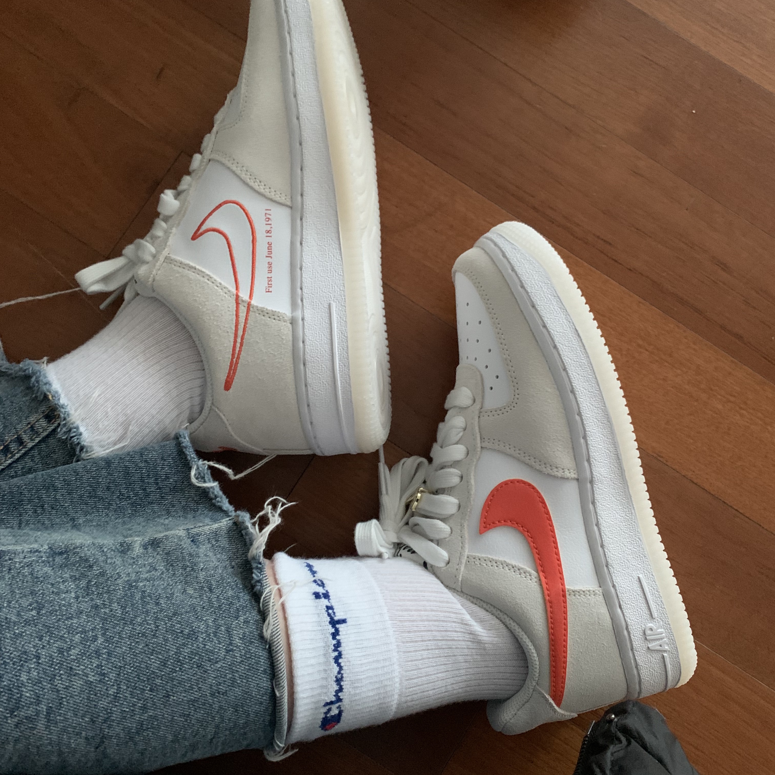 (W) Nike Air Force 1 '07 SE First Use Orange Sail 착용 스타일