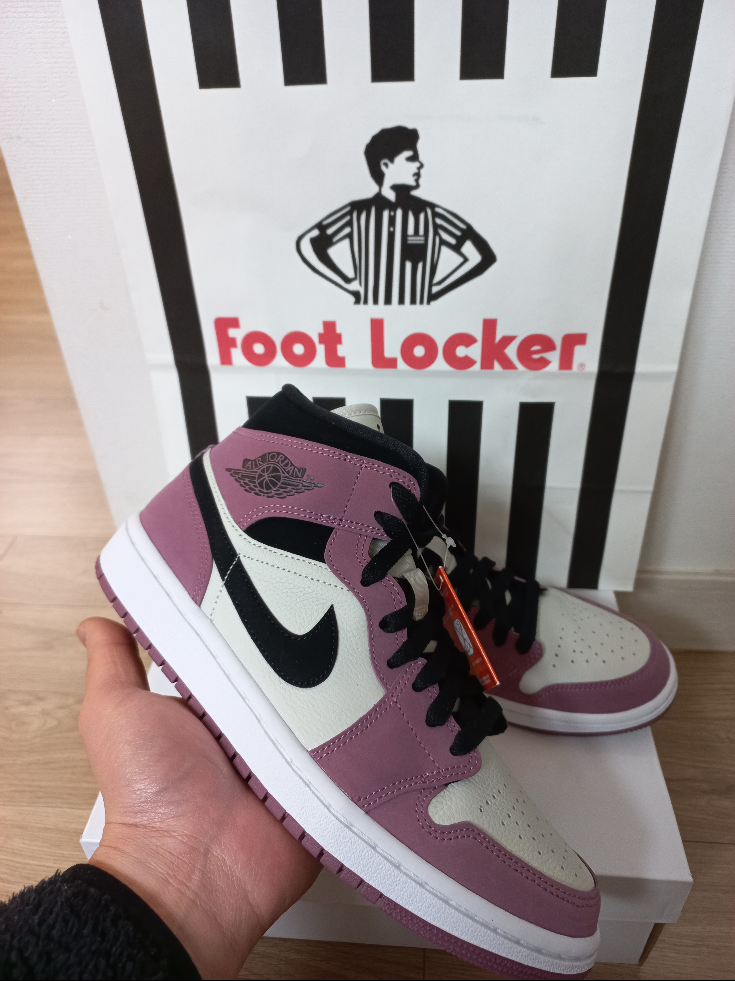 (W) Jordan 1 Mid SE Light Mulberry 착용 스타일 - 1