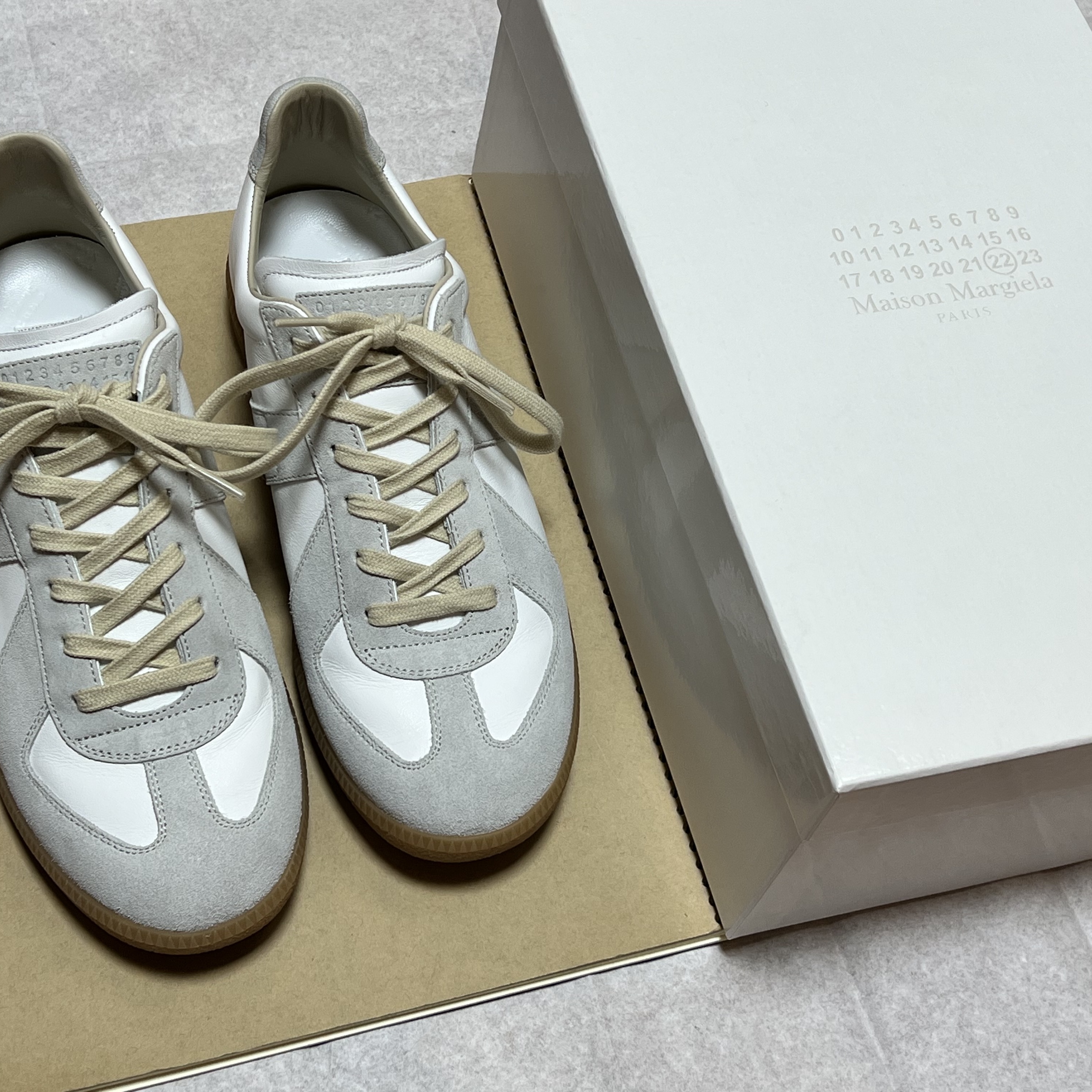 Maison Margiela Calfskin Replica Sneakers 착용 스타일