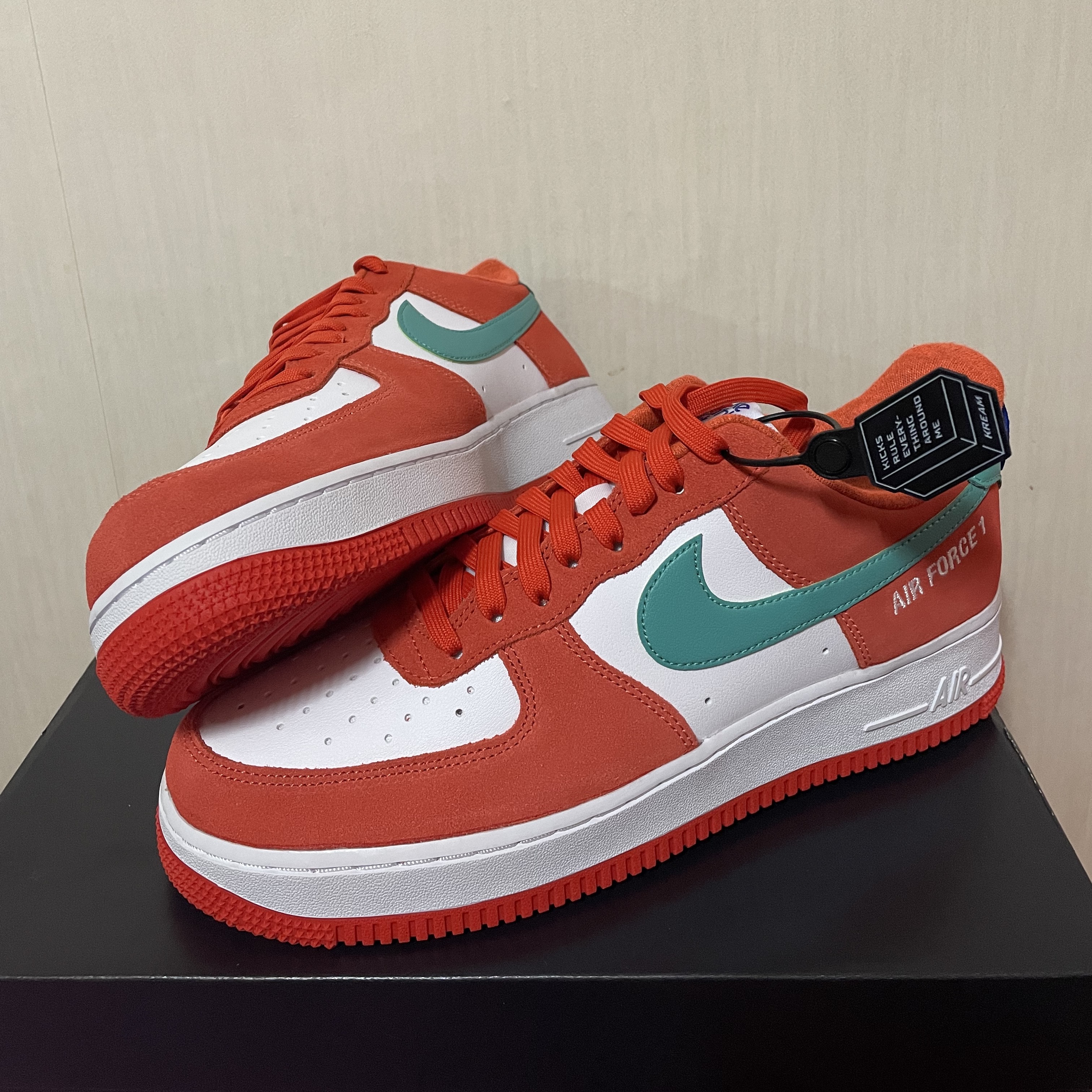 Nike Air Force 1 '07 LV8 Athletic Club Rush Orange Washed Teal 착용 스타일