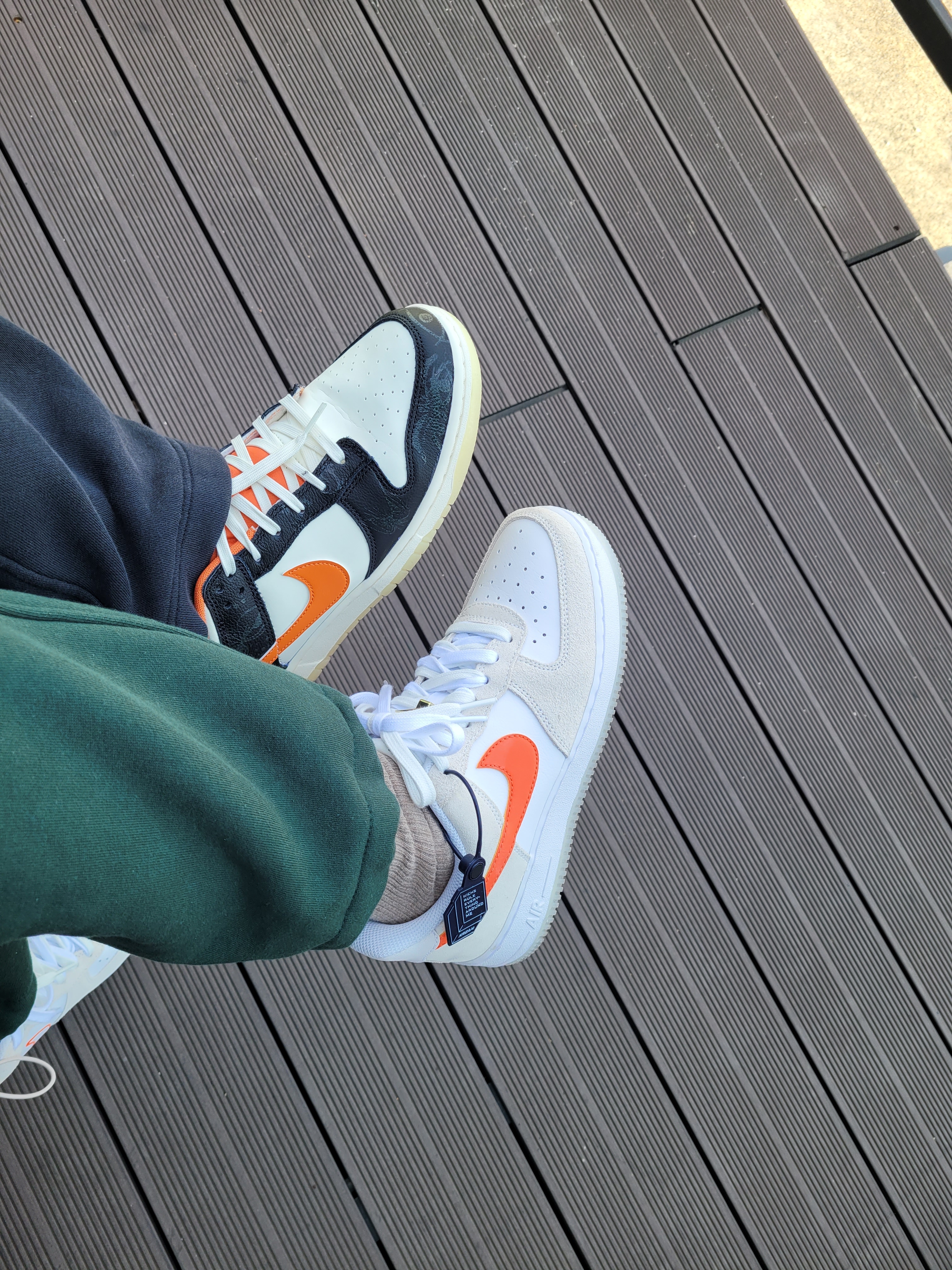 Nike Dunk Low Retro PRM Halloween, (W) Nike Air Force 1 '07 SE First Use Orange Sail 착용 스타일