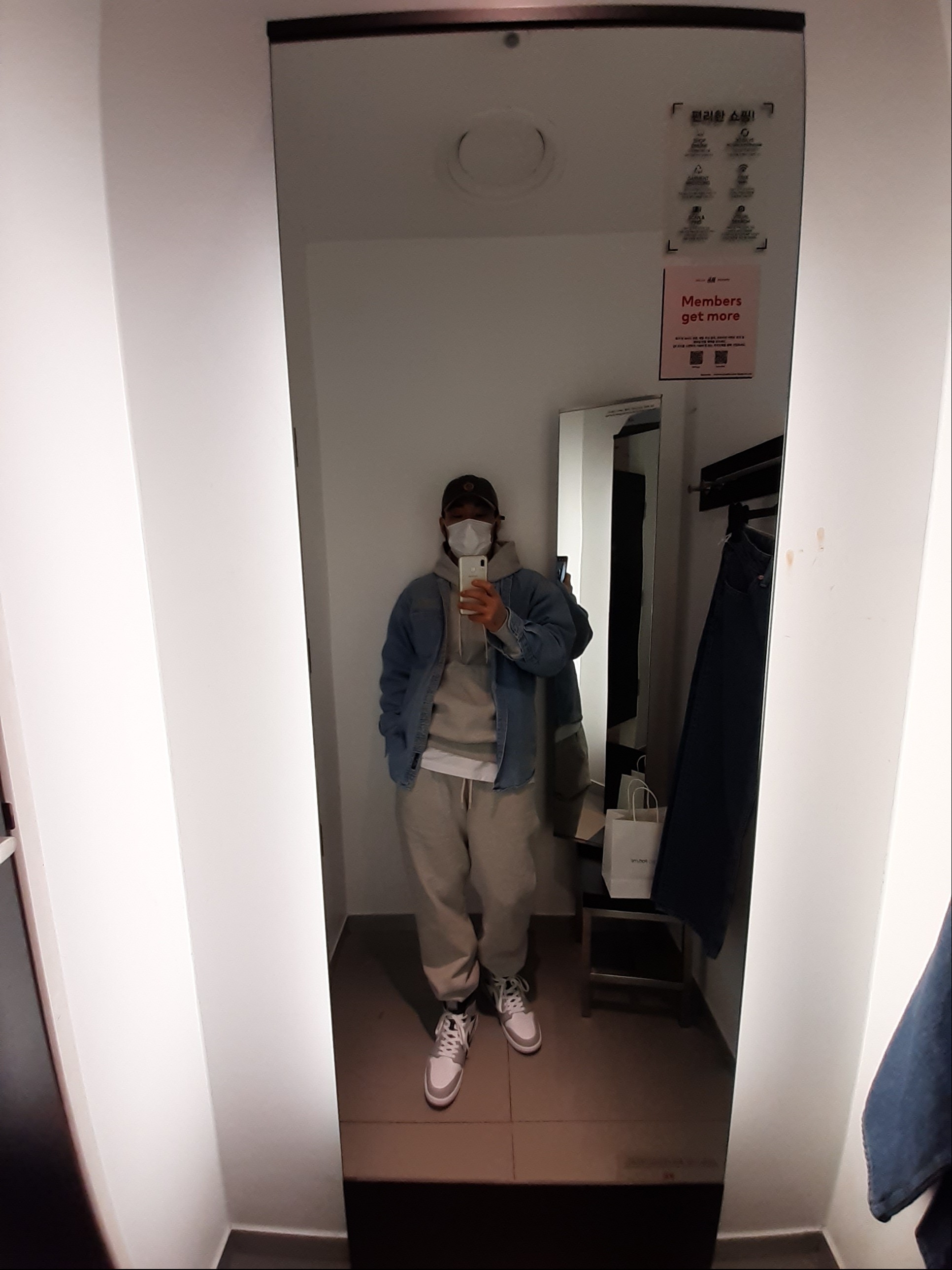 Jordan 1 Mid Light Smoke Grey Anthracite 착용 스타일 - 2
