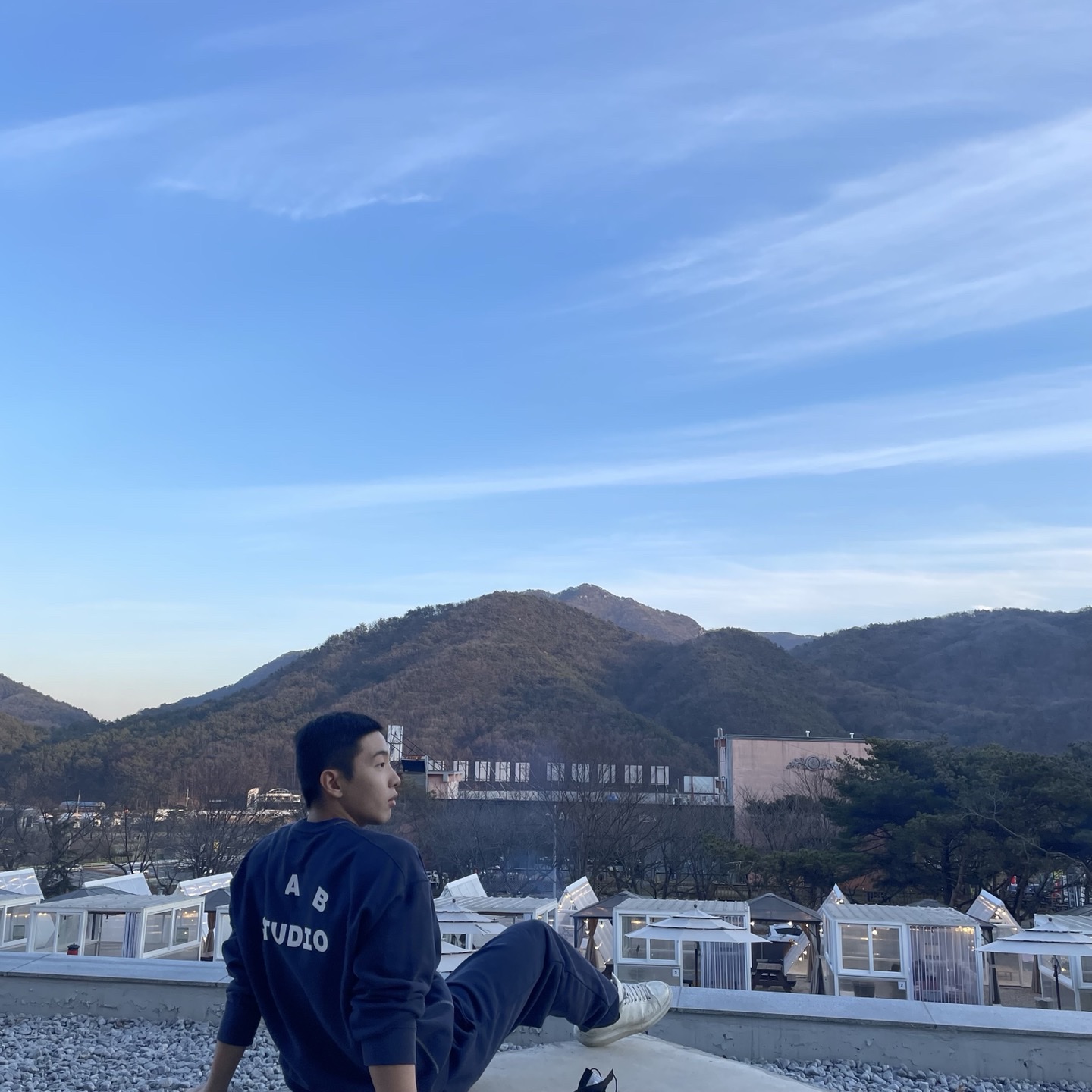 IAB Studio x Lee Pigment Sweatshirt Indigo Navy, IAB Studio Sweatpants Navy - 21SS 착용 스타일