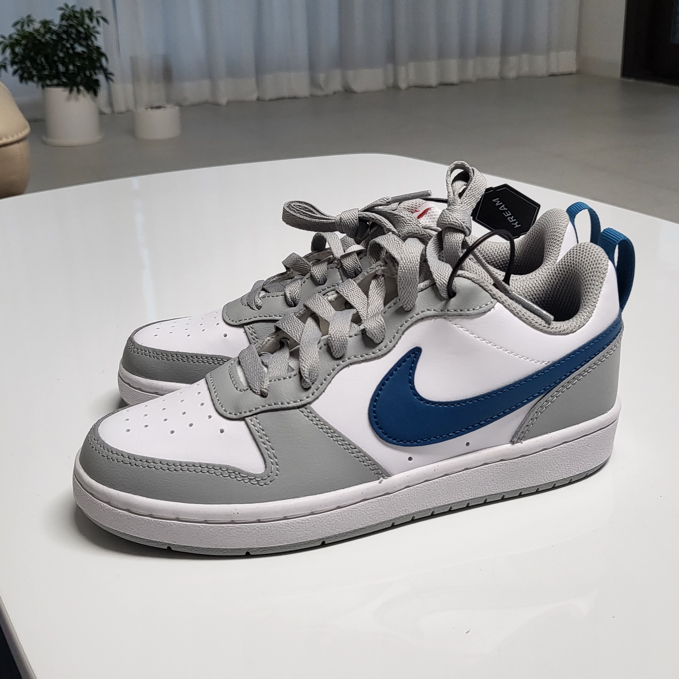 (GS) Nike Court Borough Low 2 Light Smoke Grey 착용 스타일