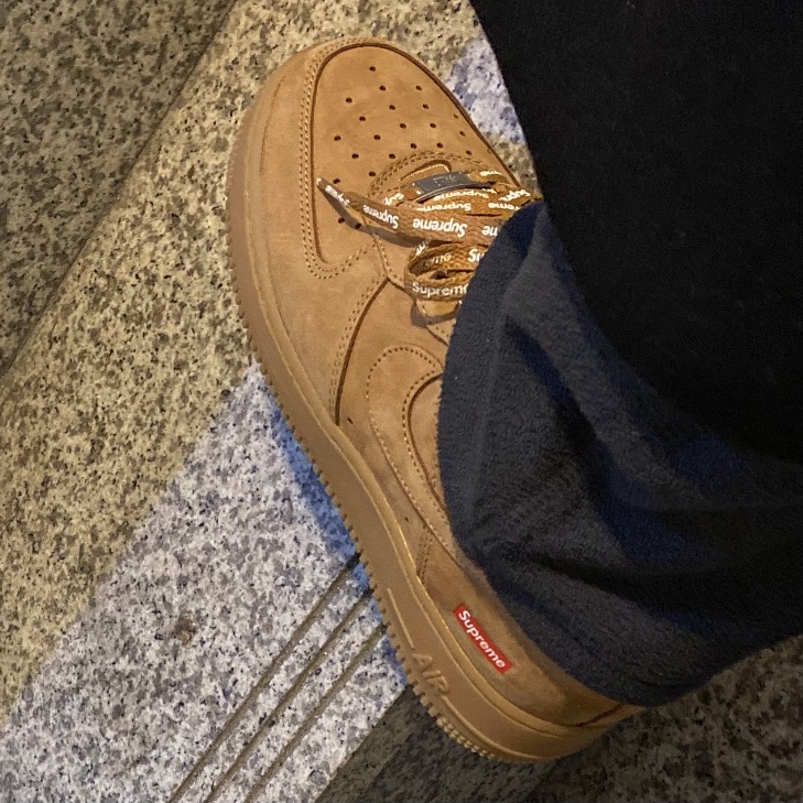 Nike x Supreme Air Force 1 Low Flax 착용 스타일