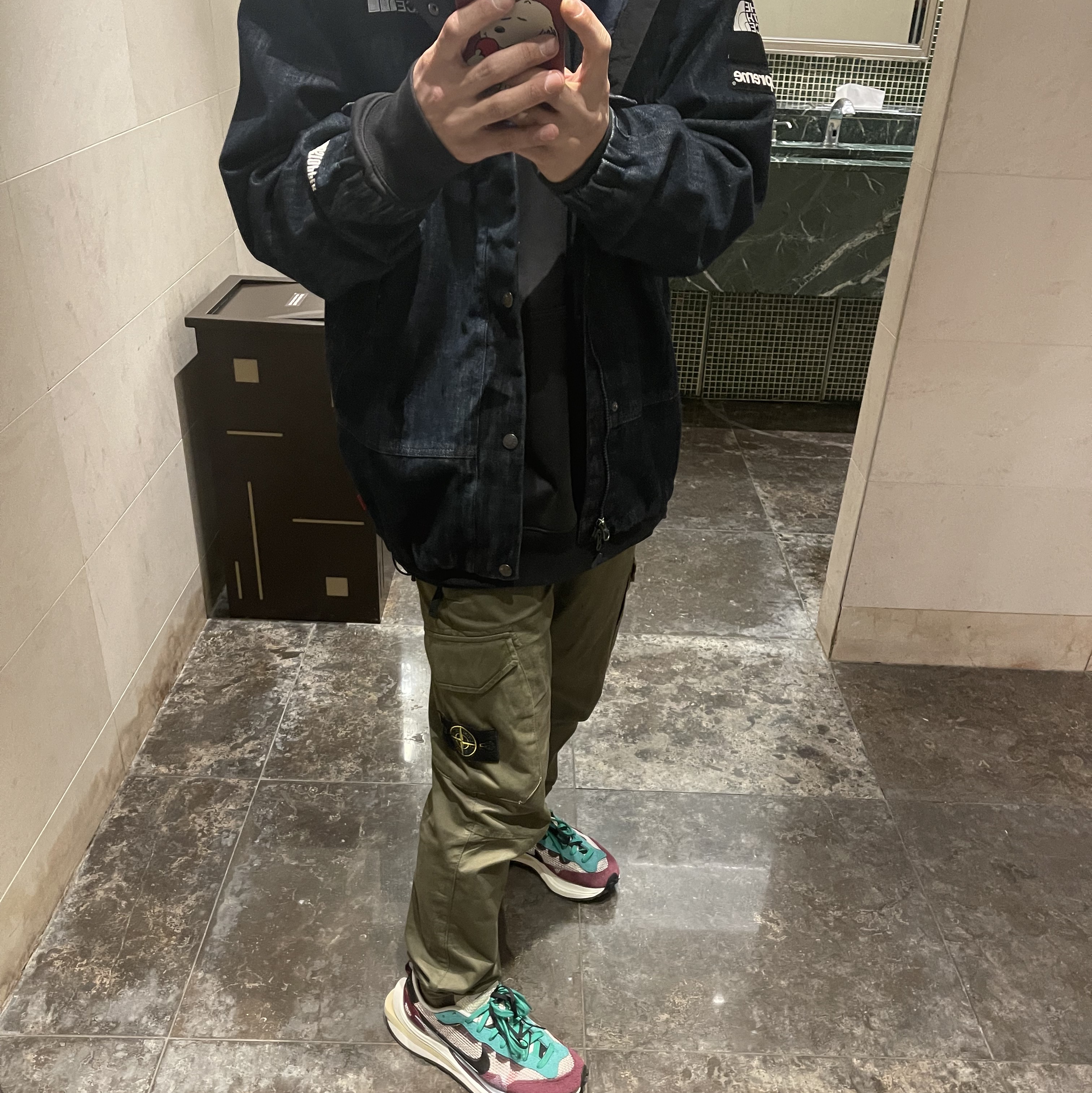 Nike x Sacai VaporWaffle String & Black Villain Red, Stone Island 31303 Stretch Cotton Tela Paracadute Cargo Pants Olive Green - 22SS 착용 스타일