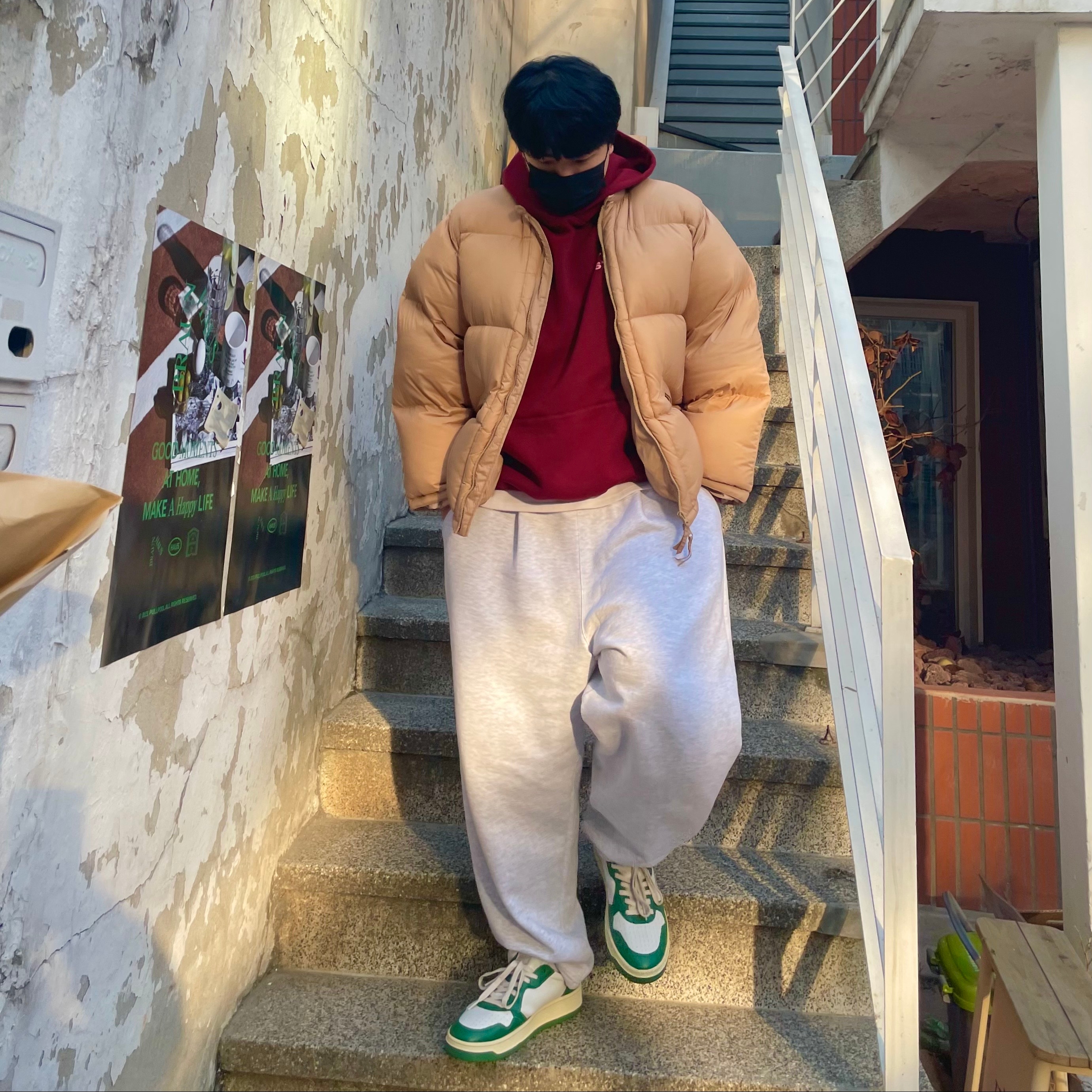IAB Studio Hoodie Raspberry, Autry Medalist Low Leather Sneakers Green White 착용 스타일