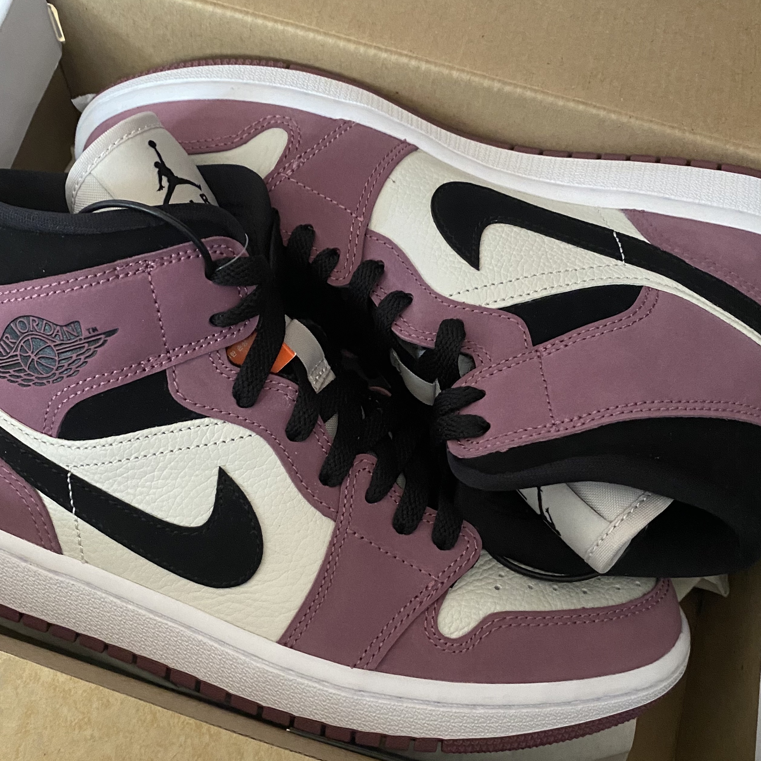 (W) Jordan 1 Mid SE Light Mulberry 착용 스타일 - 2