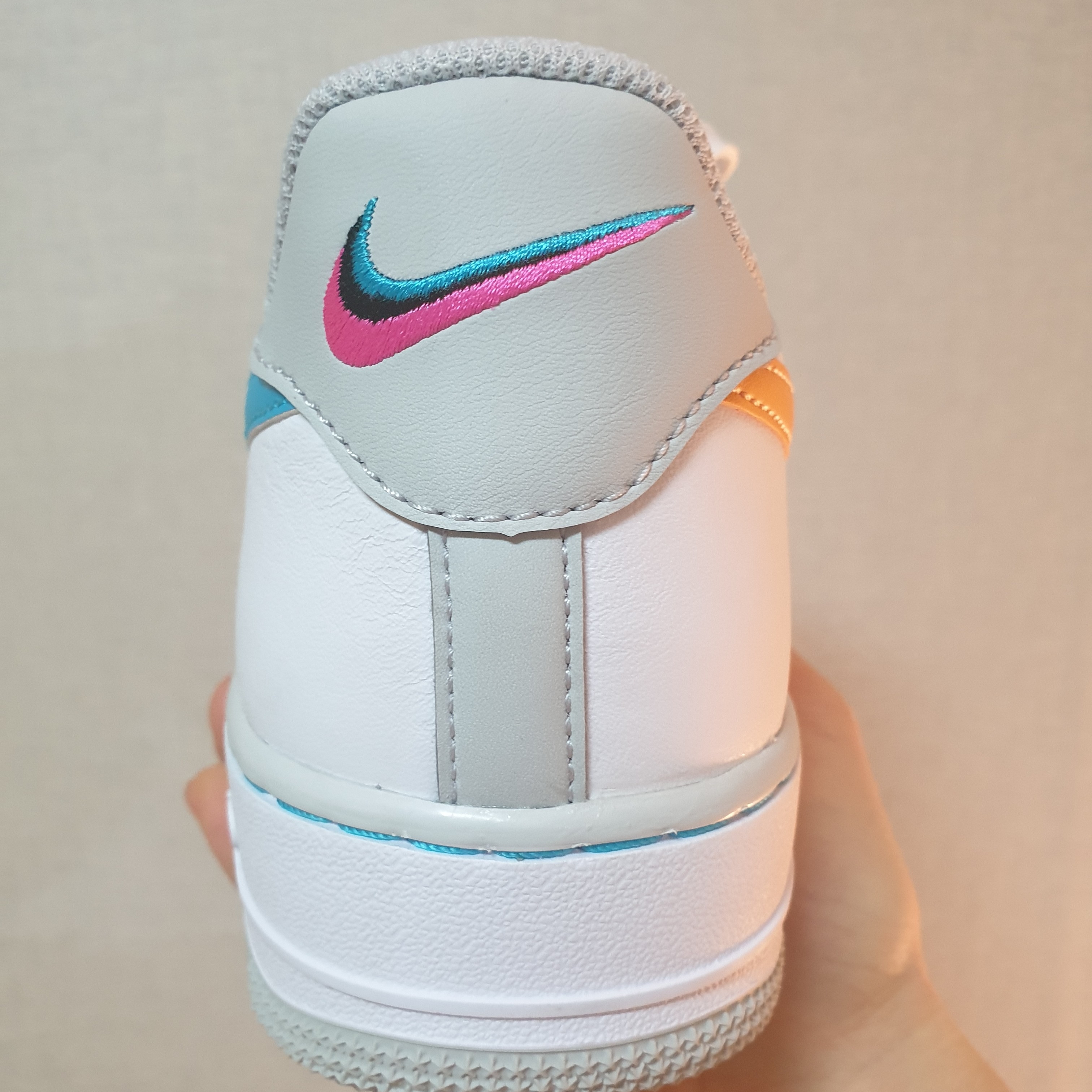 Nike x NBA Air Force 1 '07 LV8 EMB White Turquoise Blue 착용 스타일 - 4