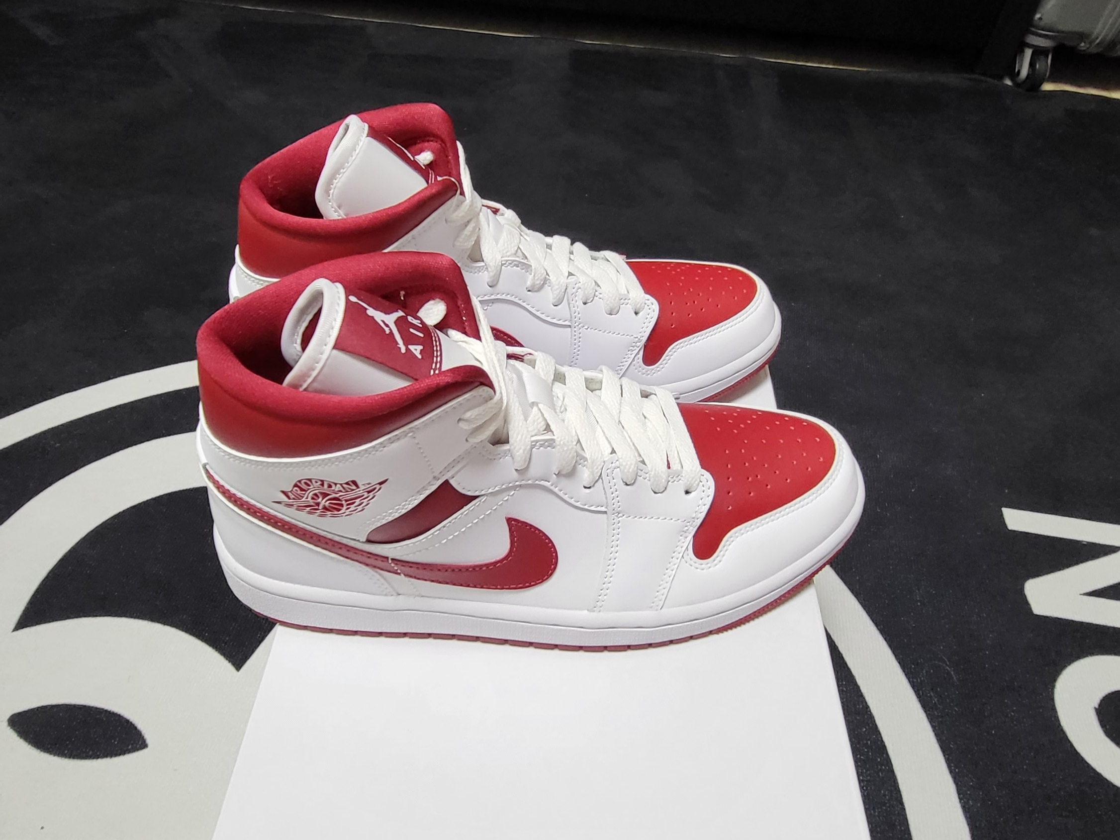 (W) Jordan 1 Mid Championship Red 착용 스타일 - 5