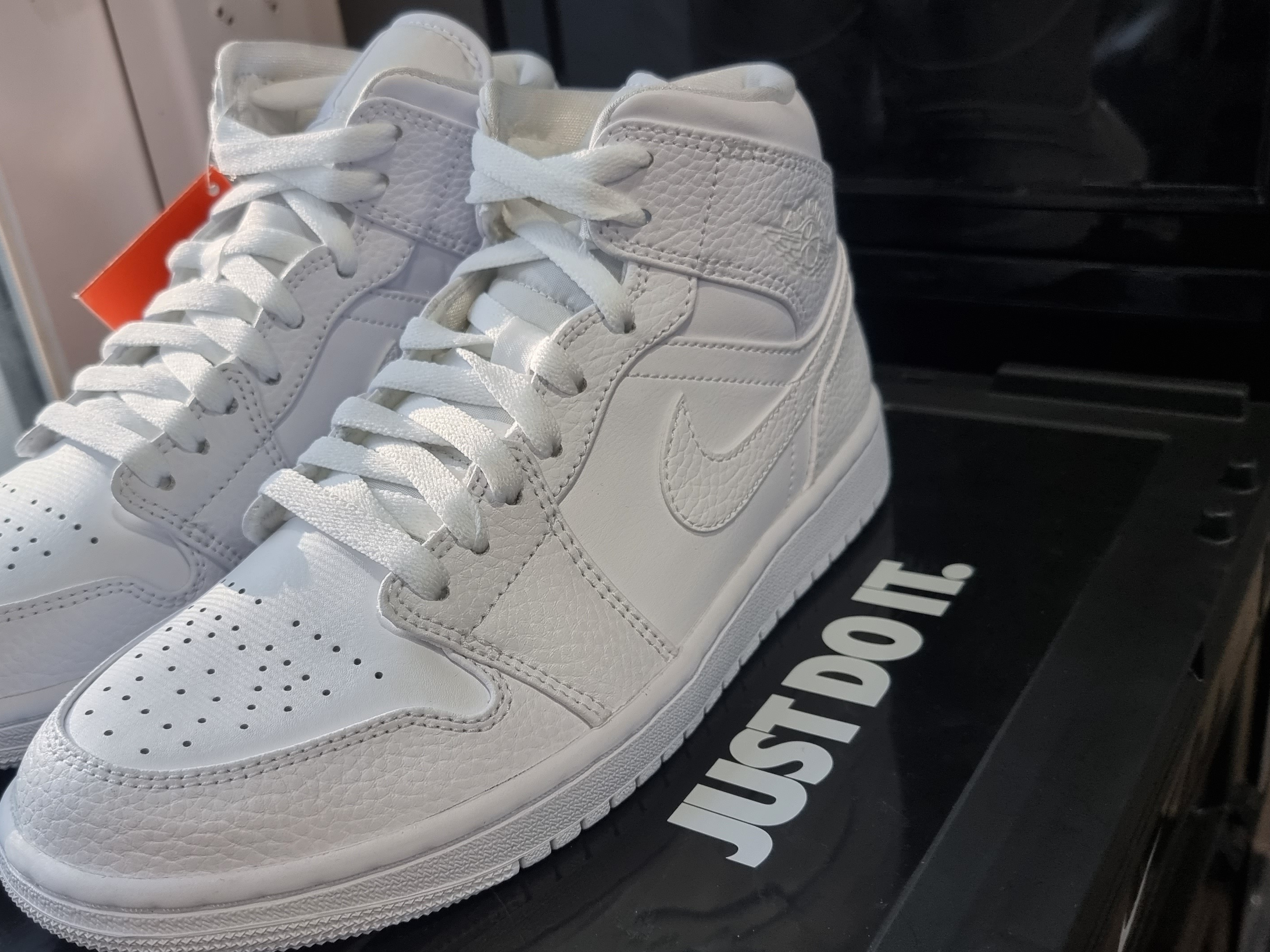 Jordan 1 Mid Triple White, (W) Jordan 1 Mid White Snakeskin 착용 스타일 - 2