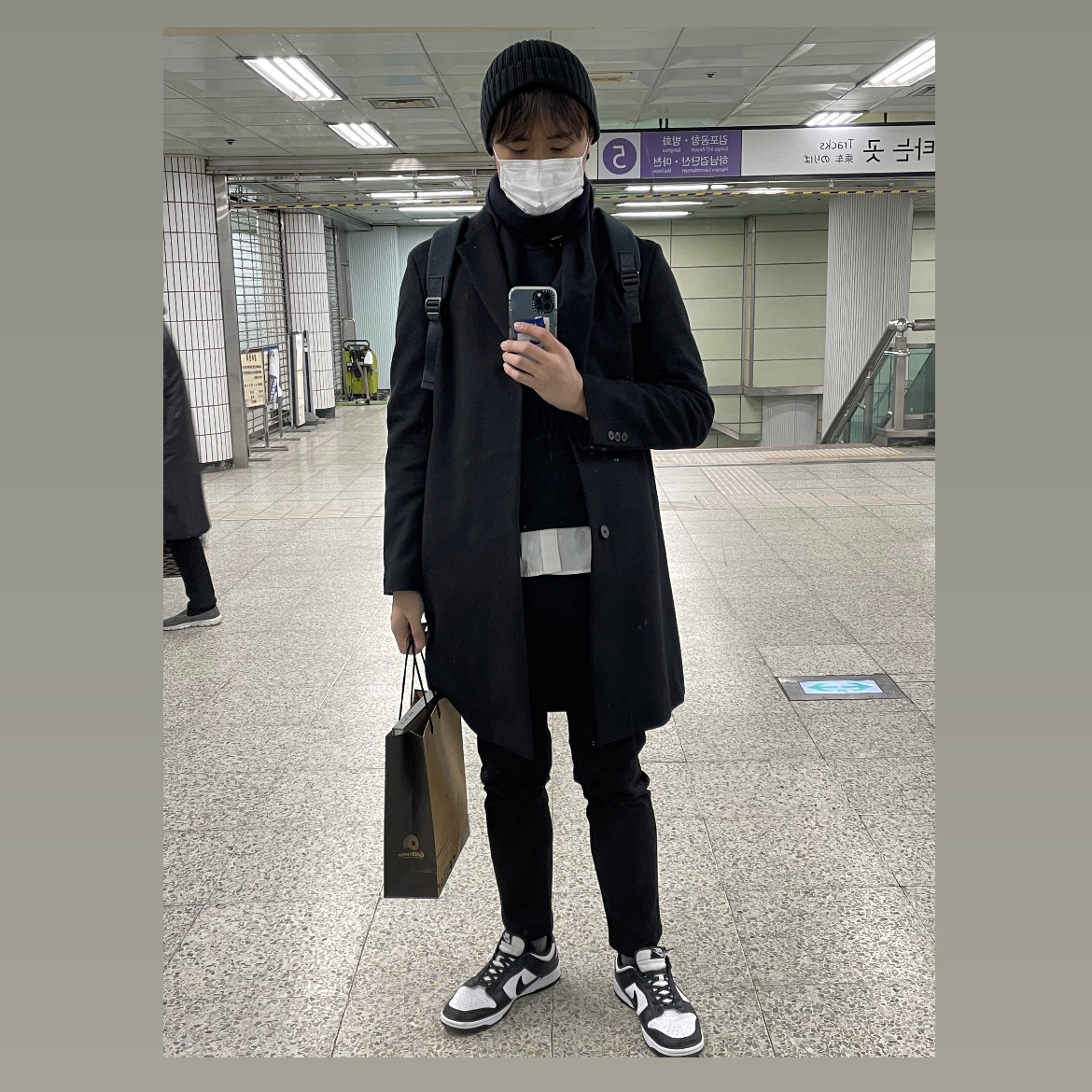 Nike Dunk Low Retro Black, Casetify x Ader Error Sketch Impact iPhone Case 착용 스타일