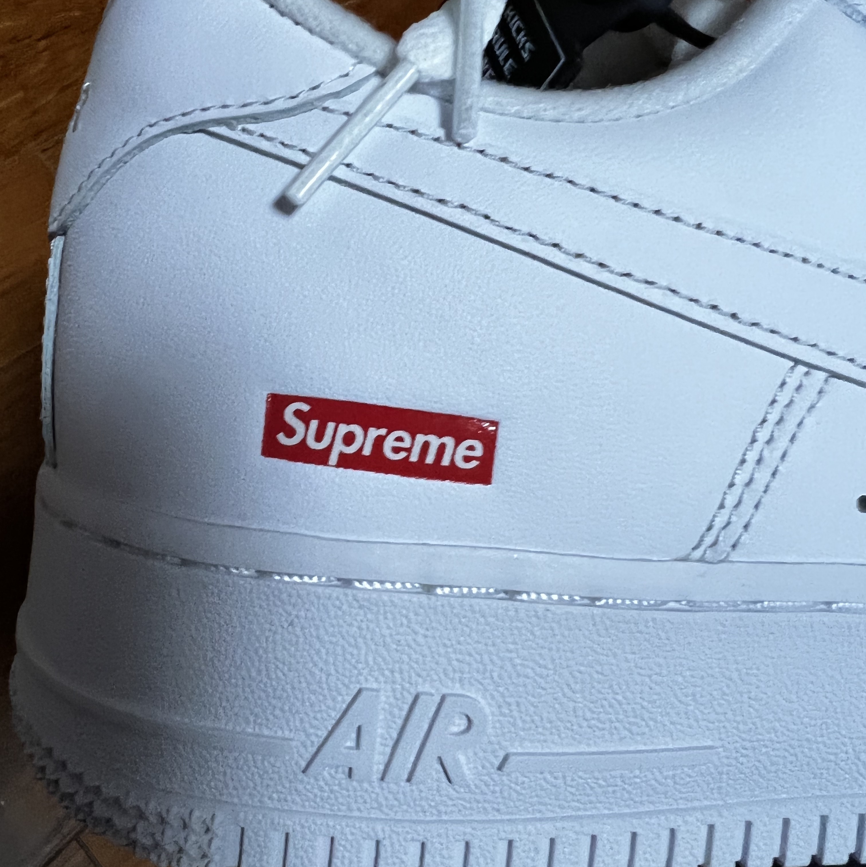 Nike x Supreme Air Force 1 Low White 착용 스타일 - 2